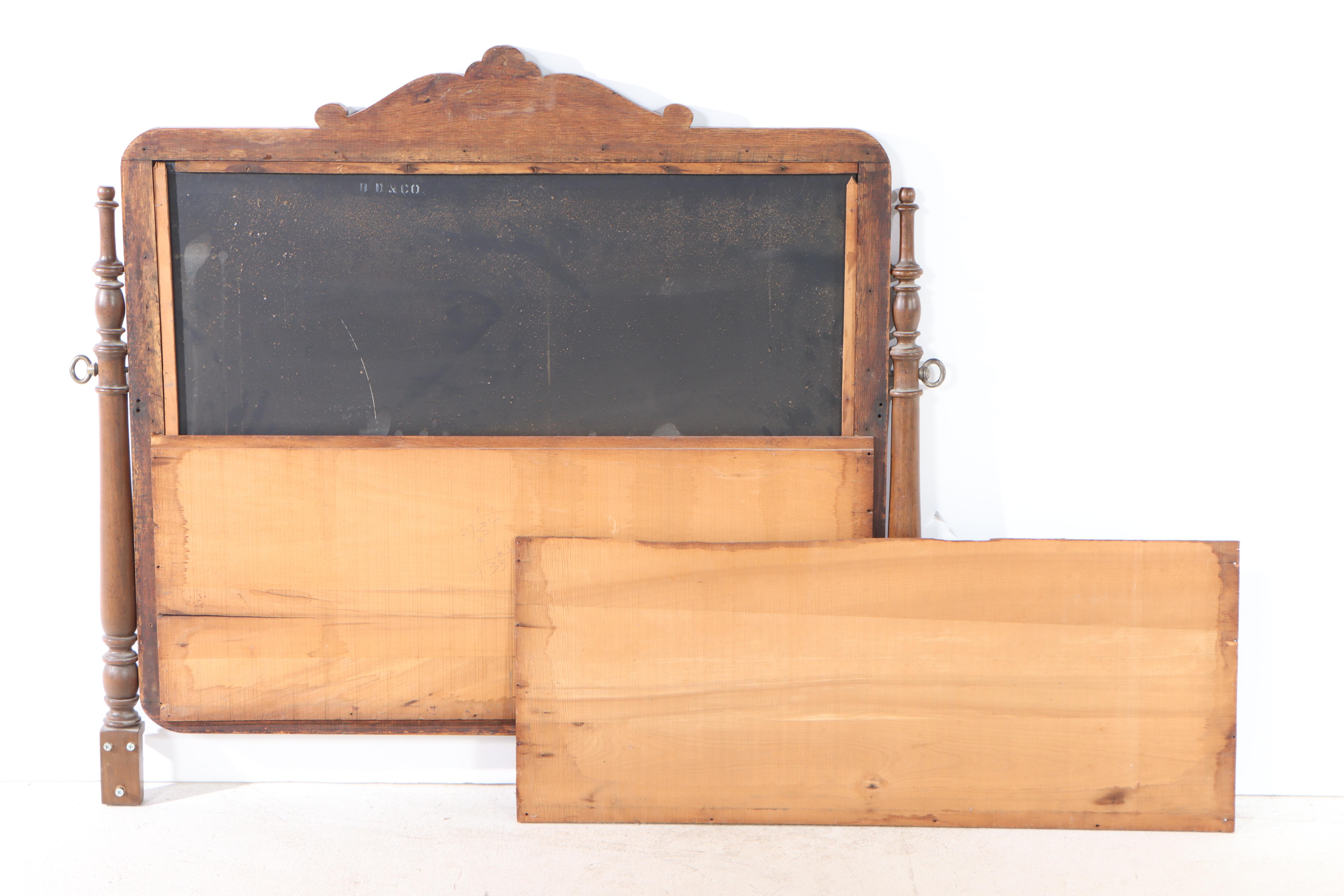 Late Victorian Oak Four-Drawer Dresser, Late 19th/Early 20th Century