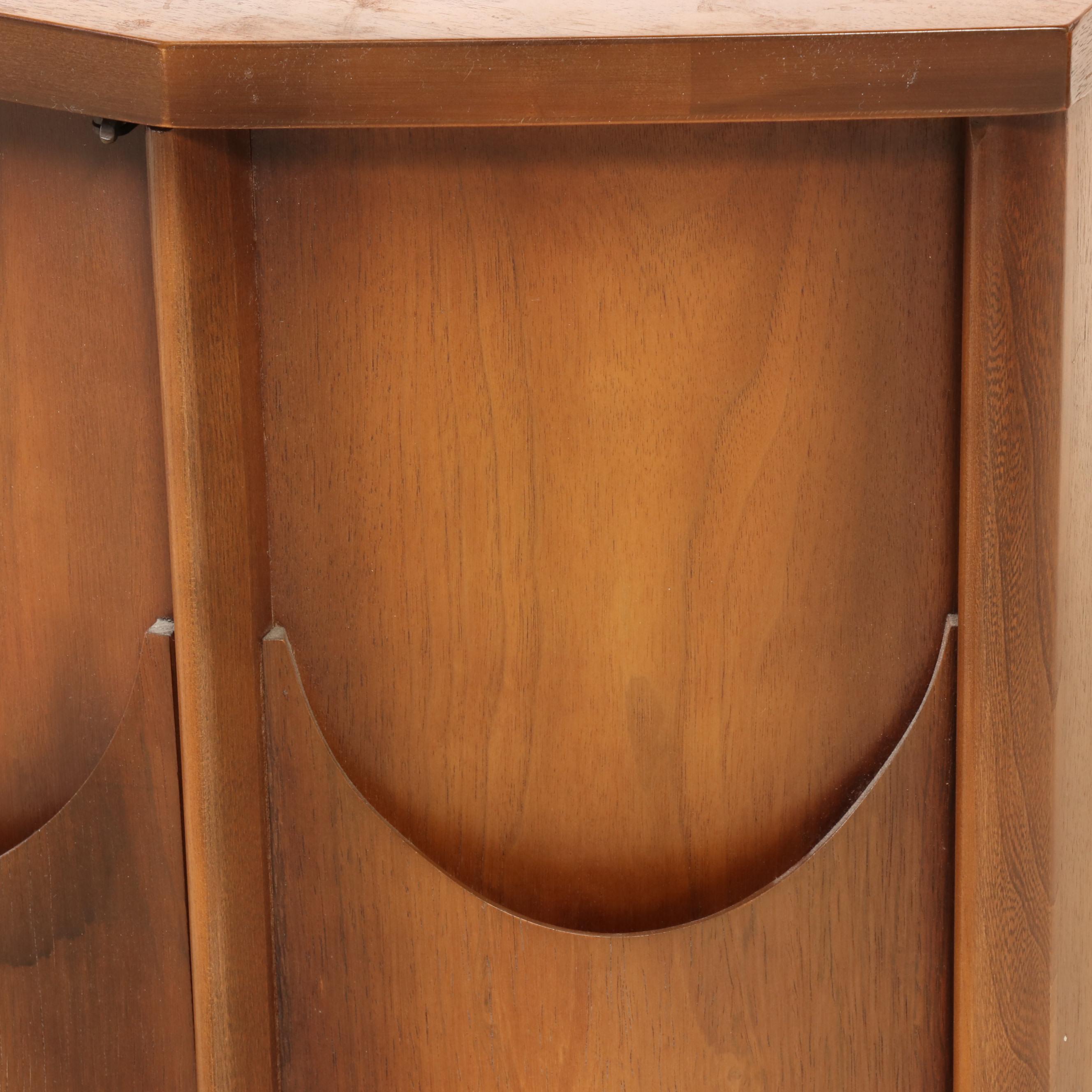 Kent-Coffey "Perspecta" Mid Century Modern Walnut Credenza
