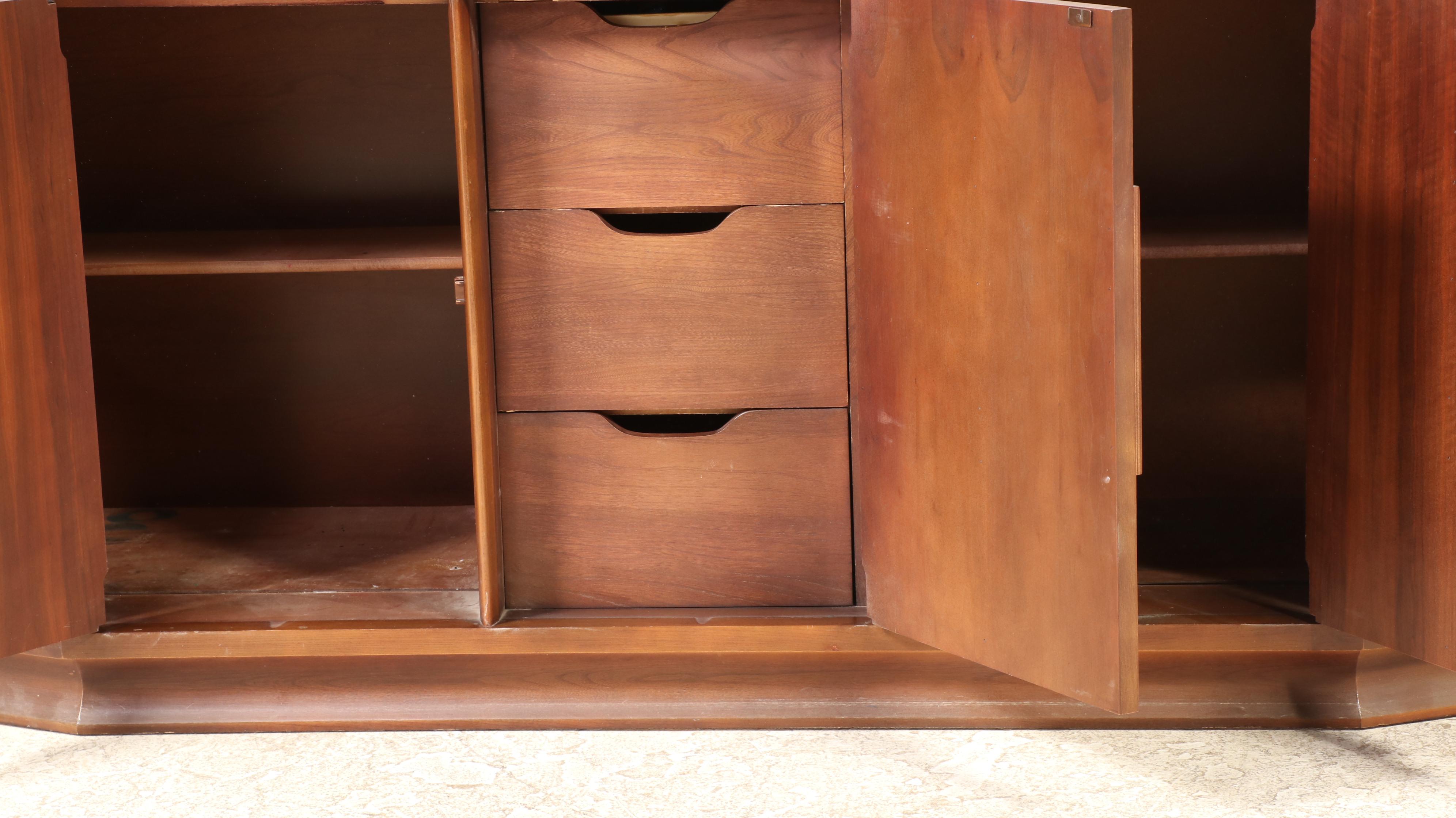 Kent-Coffey "Perspecta" Mid Century Modern Walnut Credenza