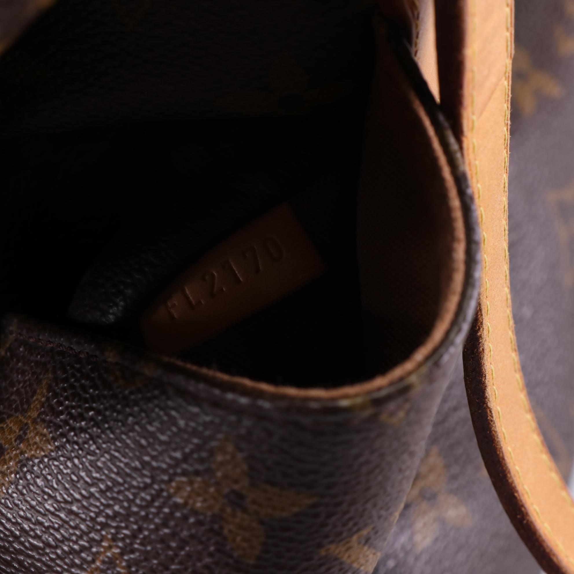 Louis Vuitton Totally MM in Monogram Canvas and Vachetta Leather