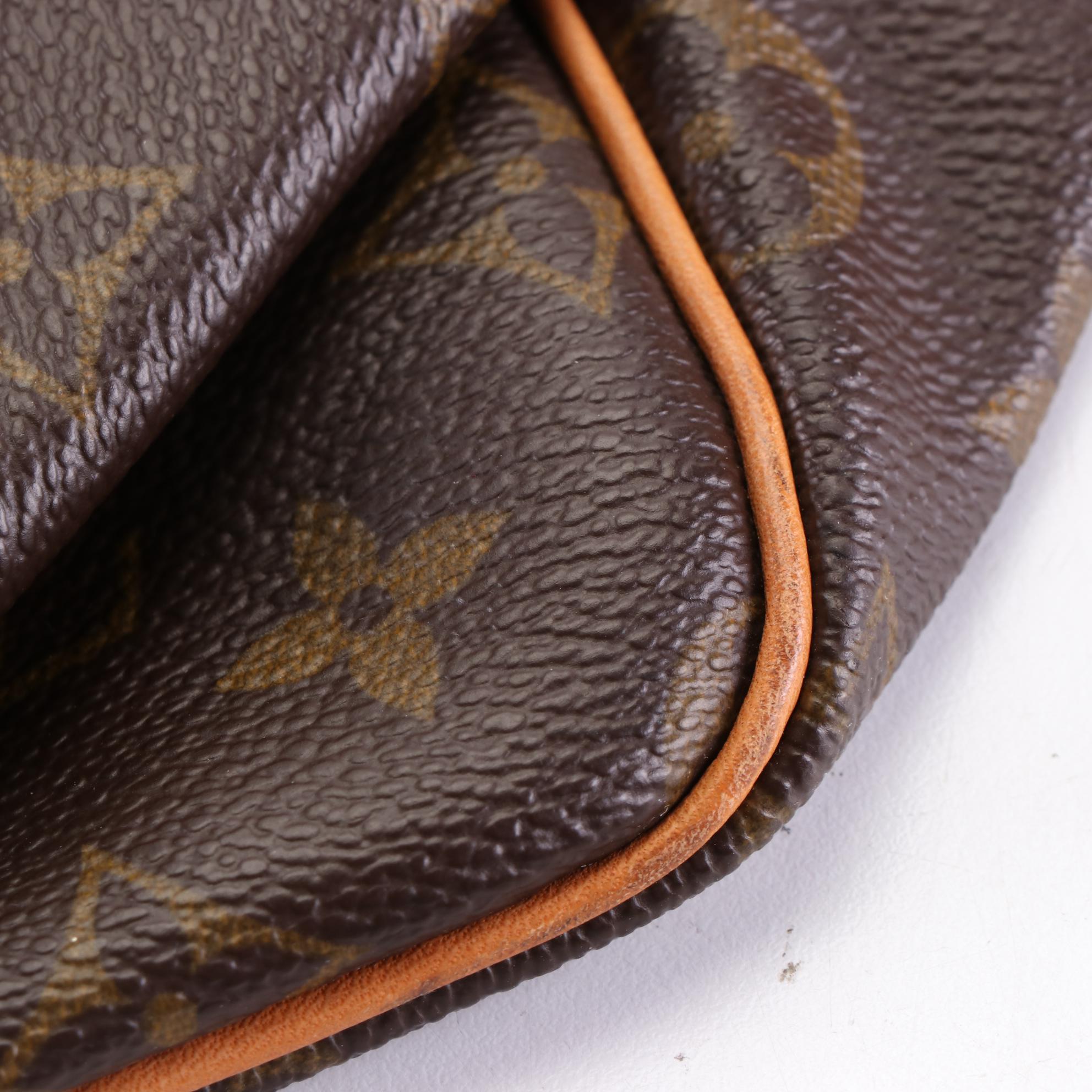 Louis Vuitton Keepall 55 in Monogram Canvas and Vachetta Leather