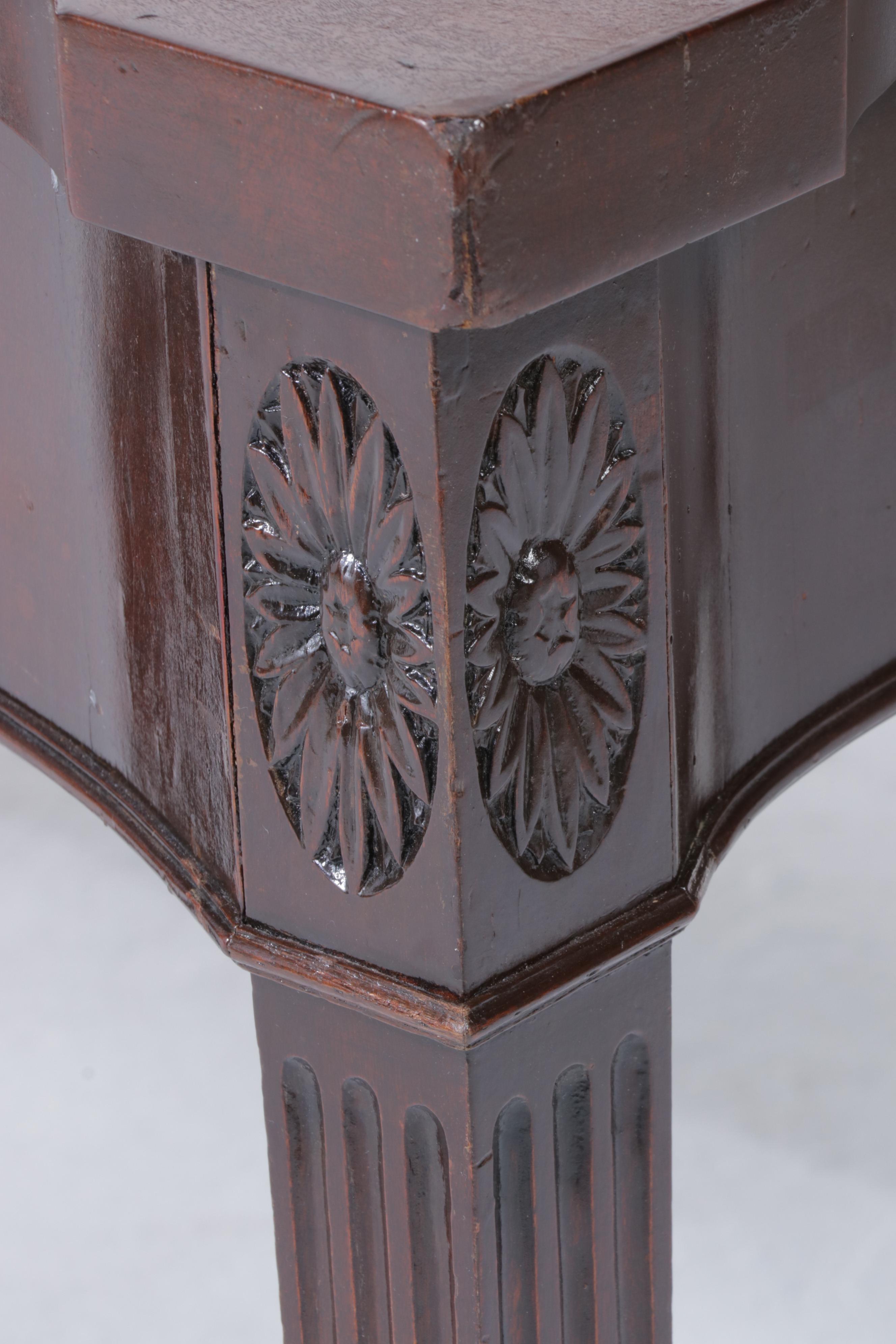 George III Mahogany Serpentine-Form Serving Table, Late 18th Century