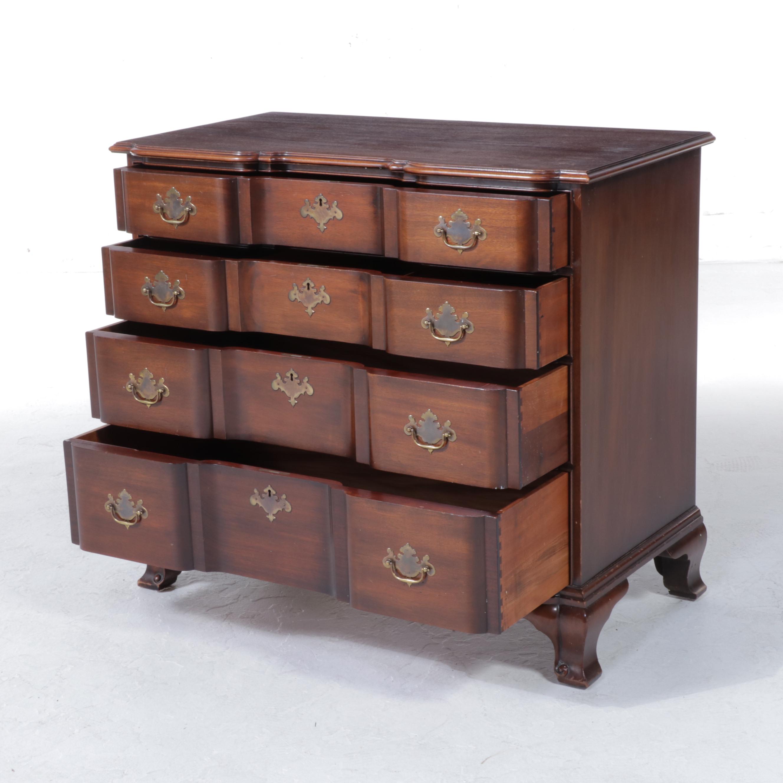 Kindel Federal Style Mahogany Serpentine-Front Four-Drawer Chest
