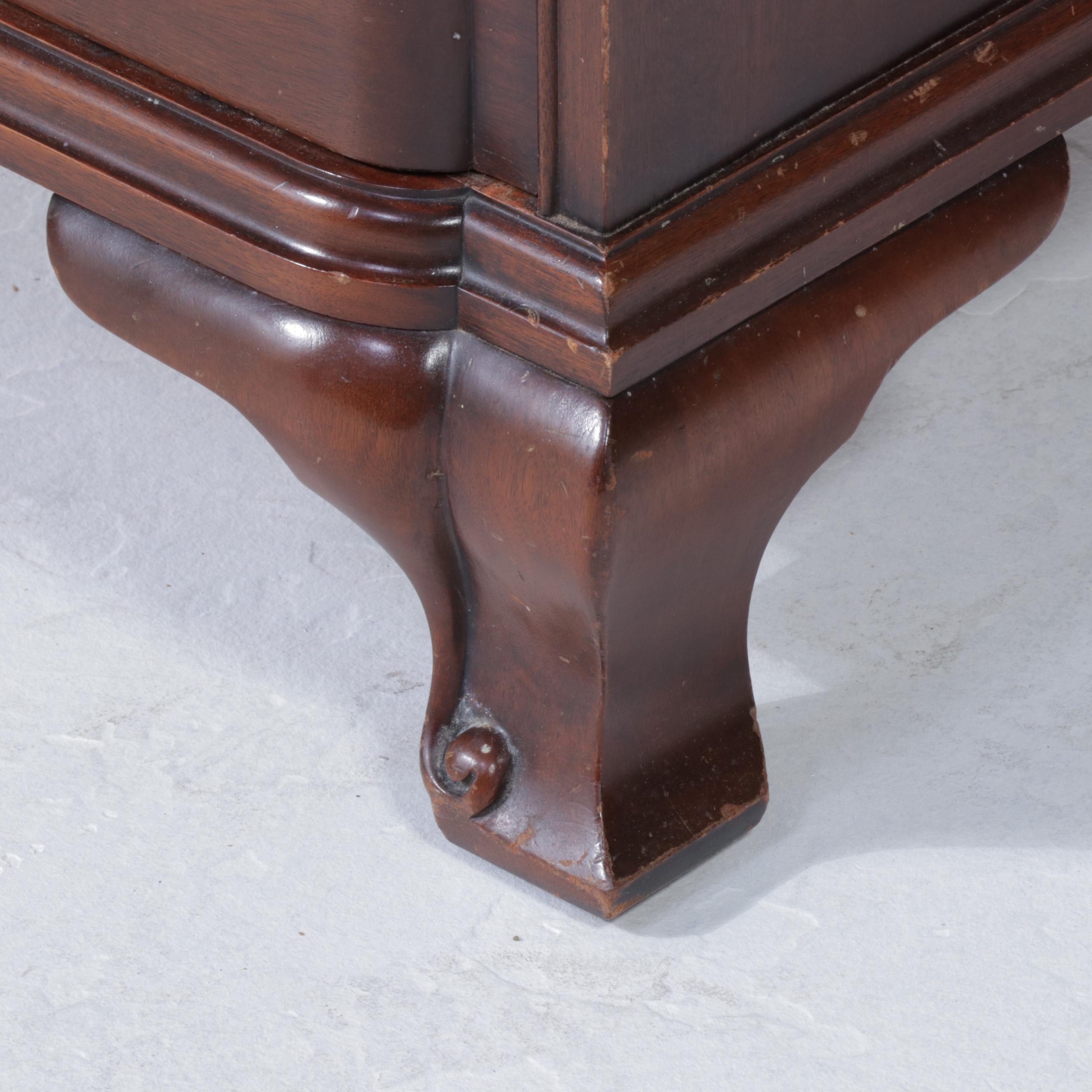 Kindel Federal Style Mahogany Serpentine-Front Four-Drawer Chest