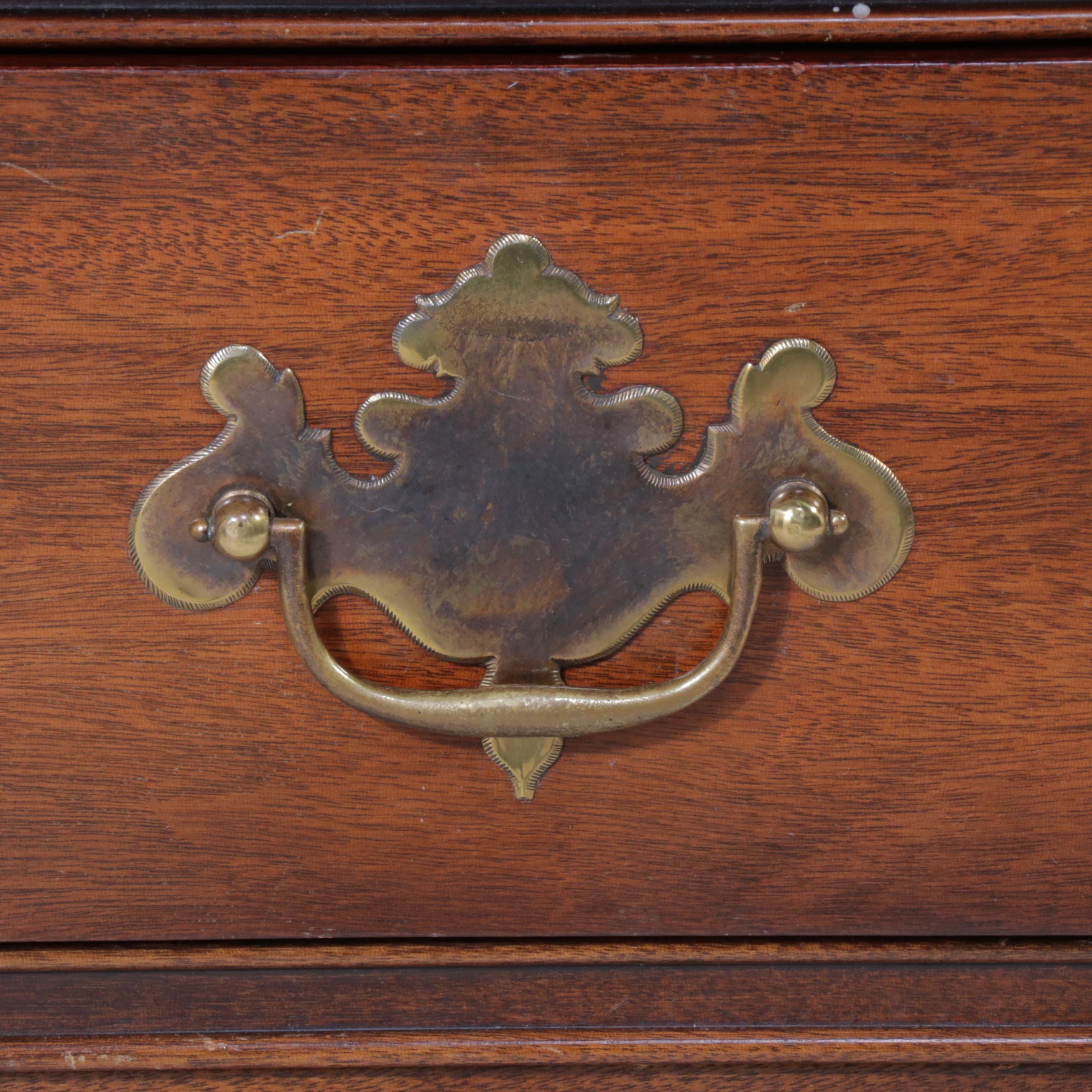 Kindel Federal Style Mahogany Serpentine-Front Four-Drawer Chest