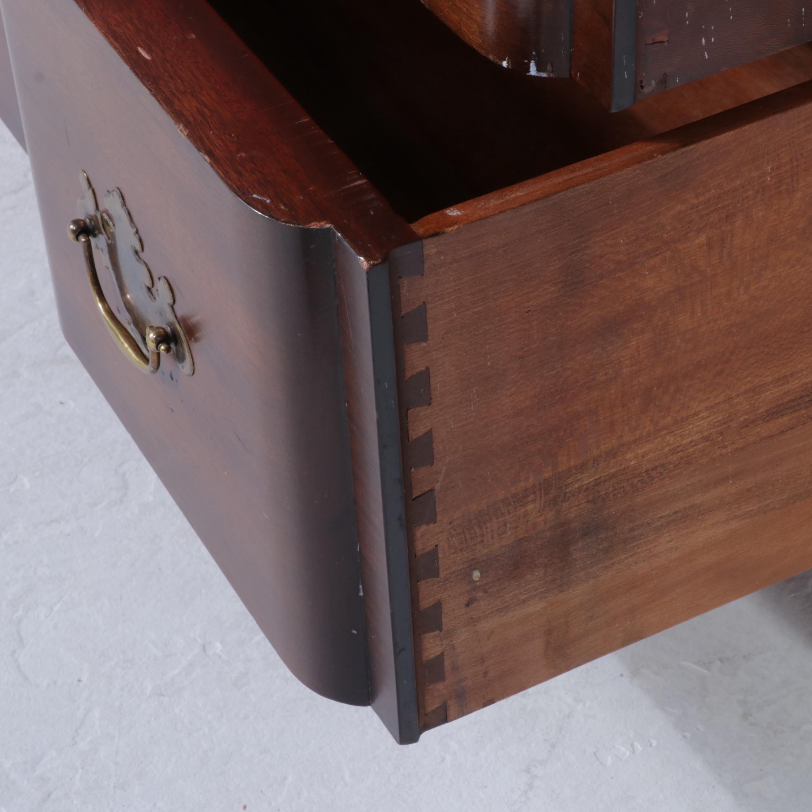 Kindel Federal Style Mahogany Serpentine-Front Four-Drawer Chest