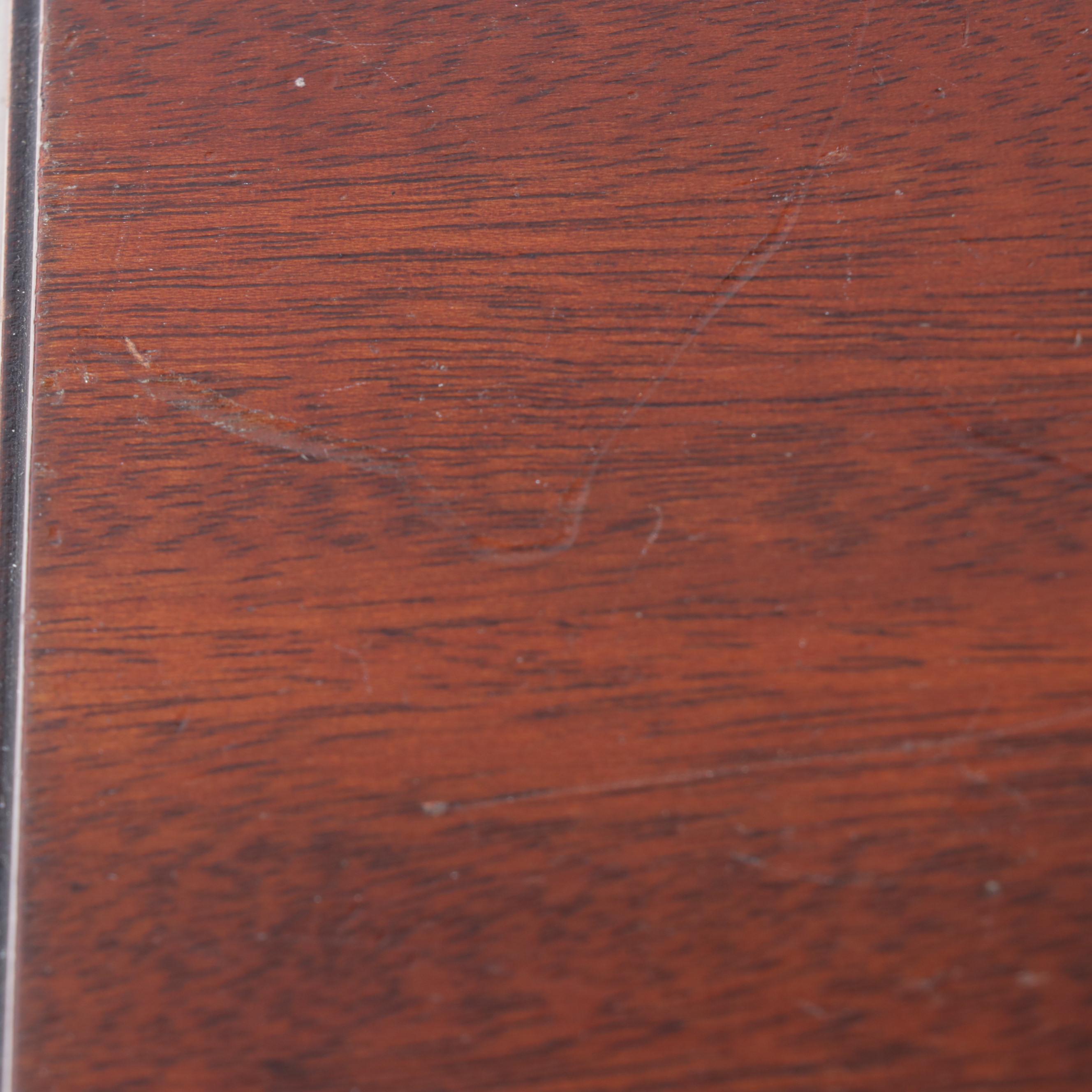 Kindel Federal Style Mahogany Serpentine-Front Four-Drawer Chest