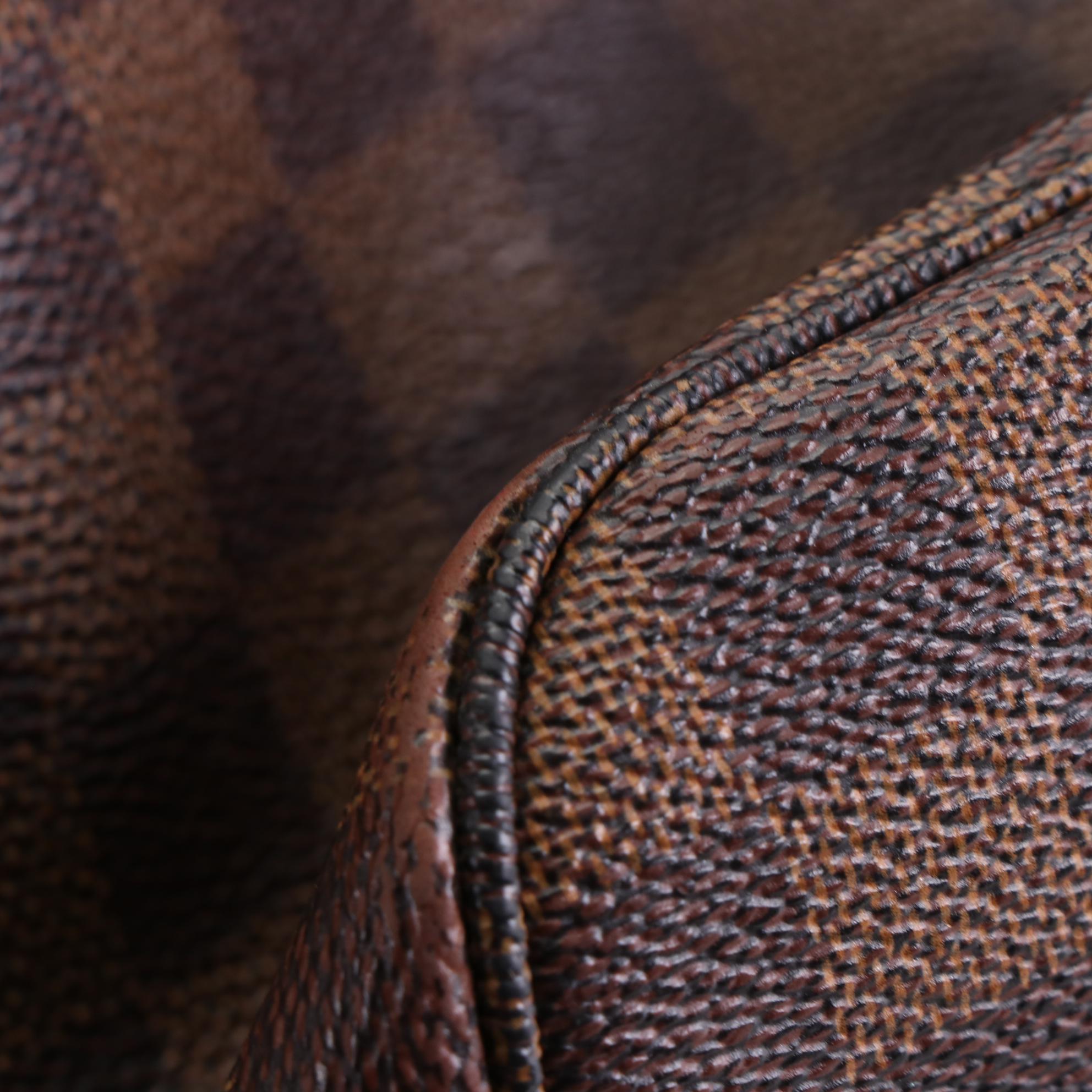 Louis Vuitton Neverfull MM in Damier Ebene Canvas and Leather