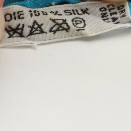 Hermès ''Kachinas'' Scarf 90 Plissé in Silk Twill with Box