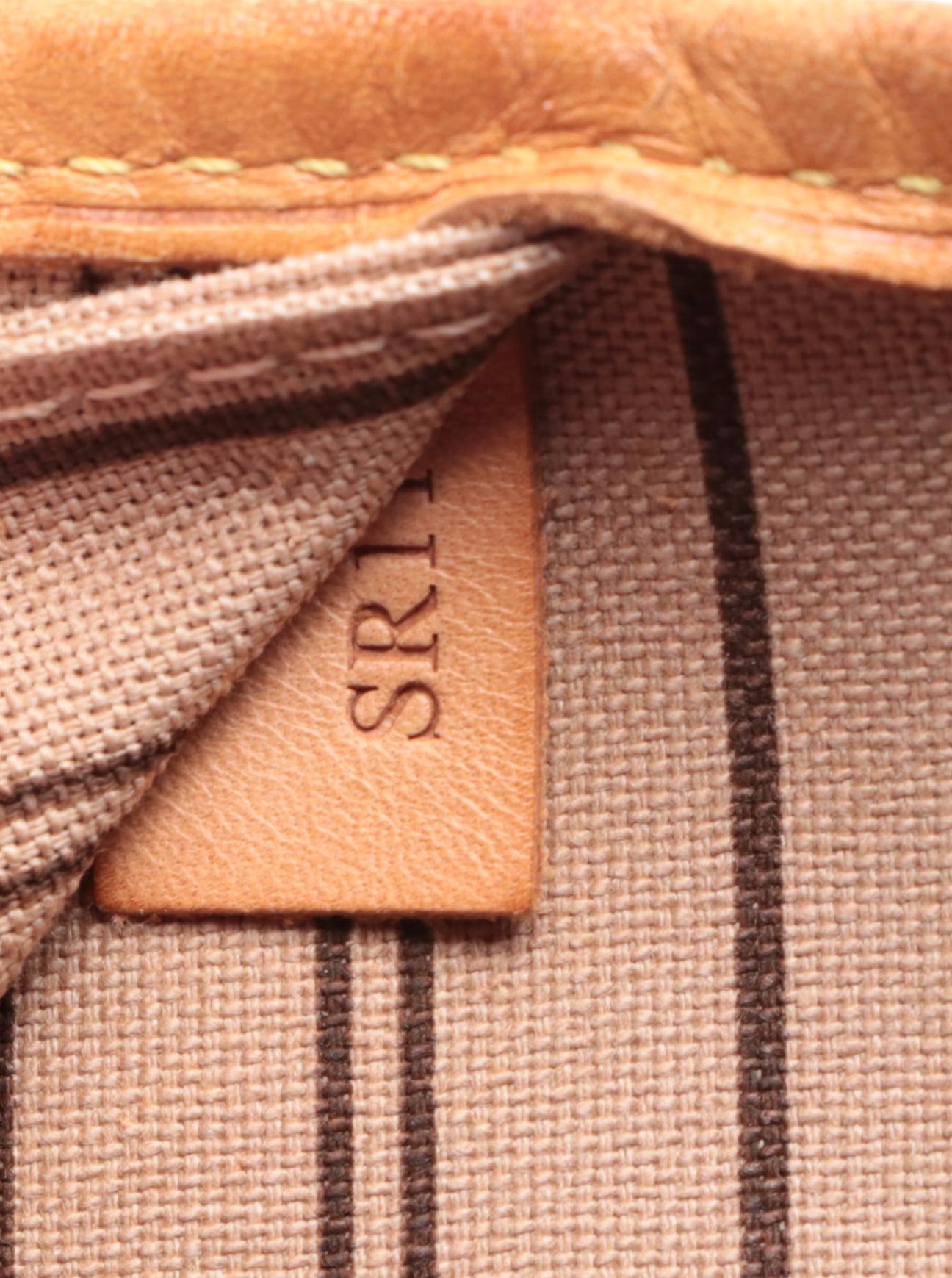 Louis Vuitton Neverfull MM in Monogram Canvas and Vachetta Leather