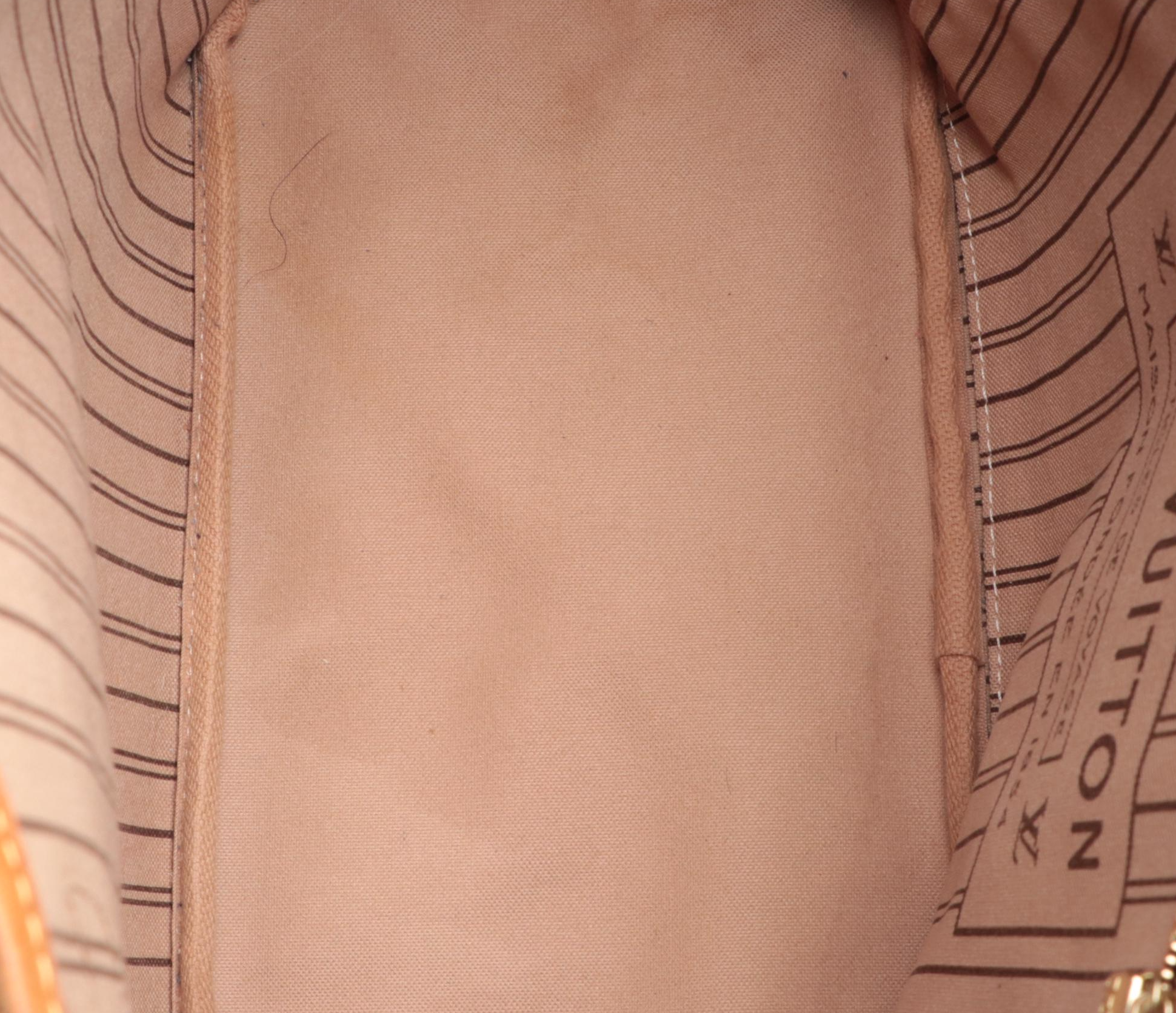 Louis Vuitton Neverfull MM in Monogram Canvas and Vachetta Leather