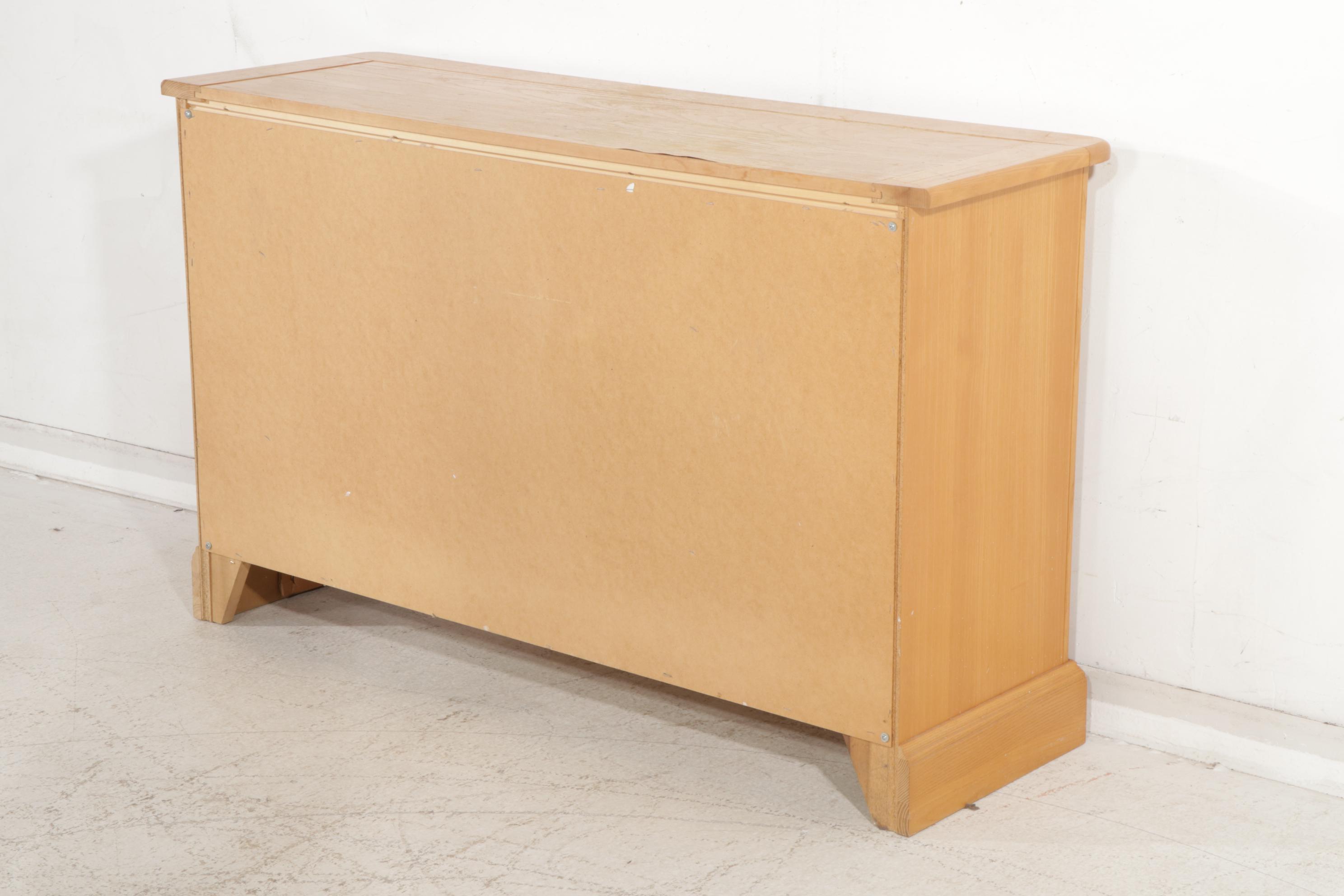 Vaughan Furniture Paneled Wood and Metal Spindle Bedroom Set