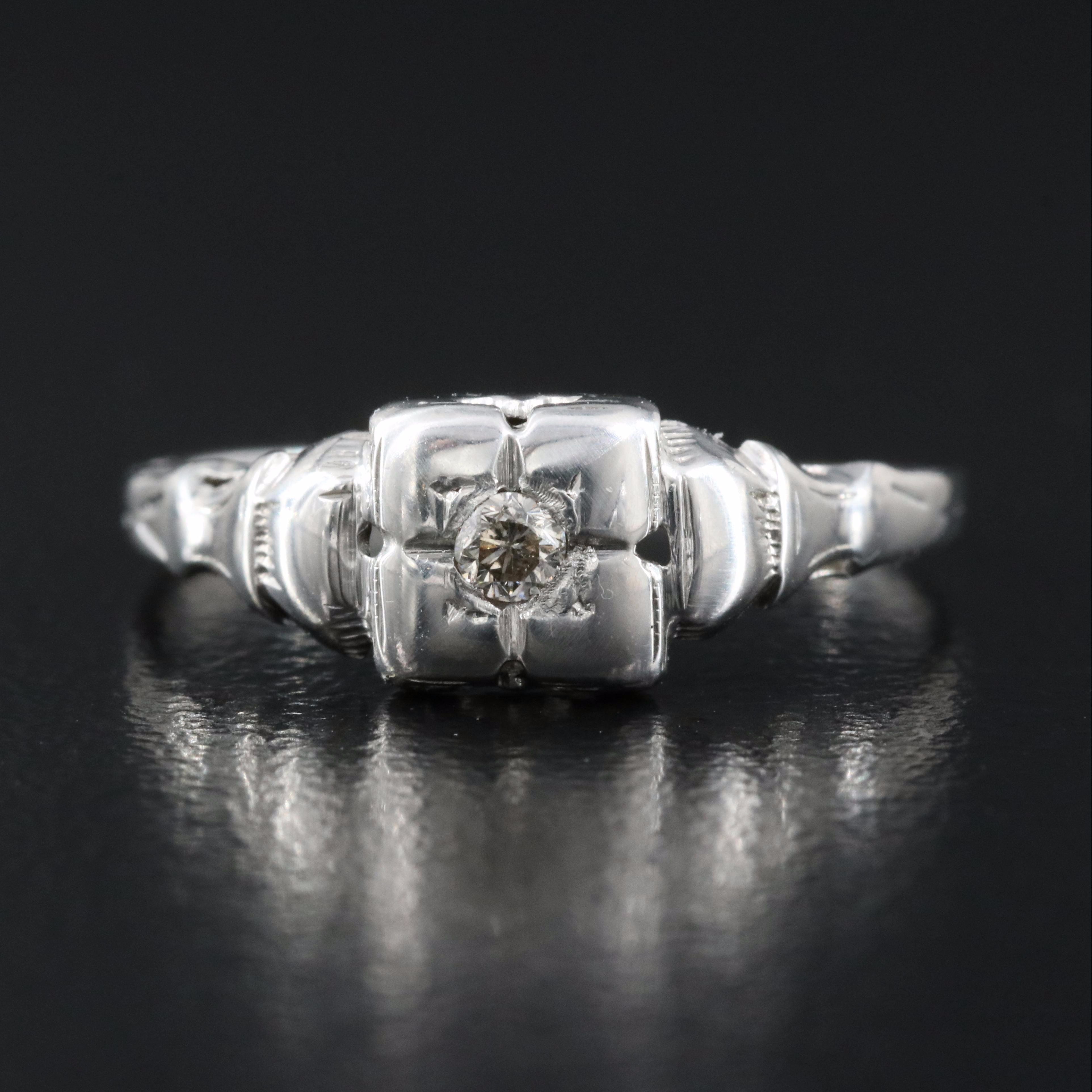 Vintage 18K 0.05 CT Diamond Ring