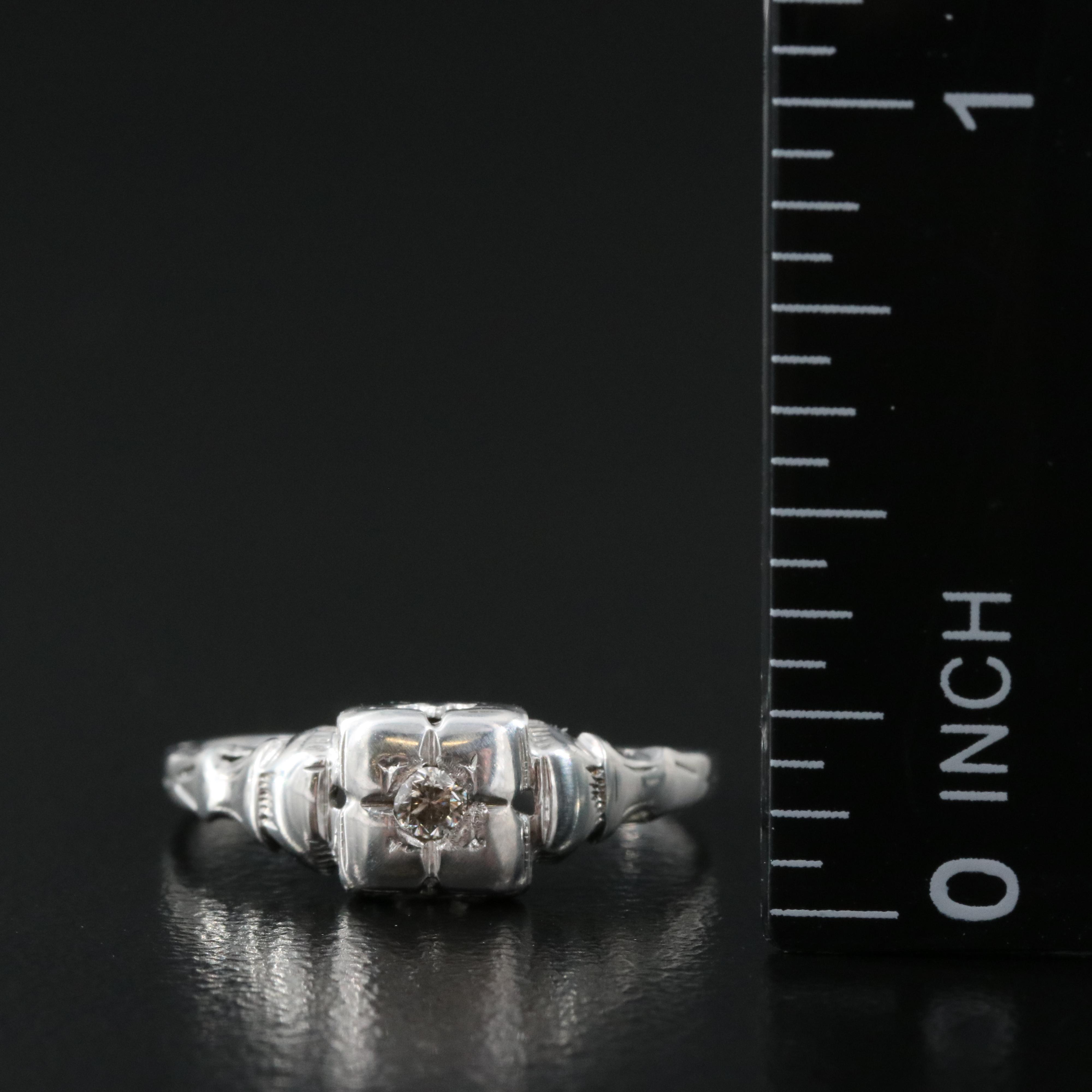 Vintage 18K 0.05 CT Diamond Ring