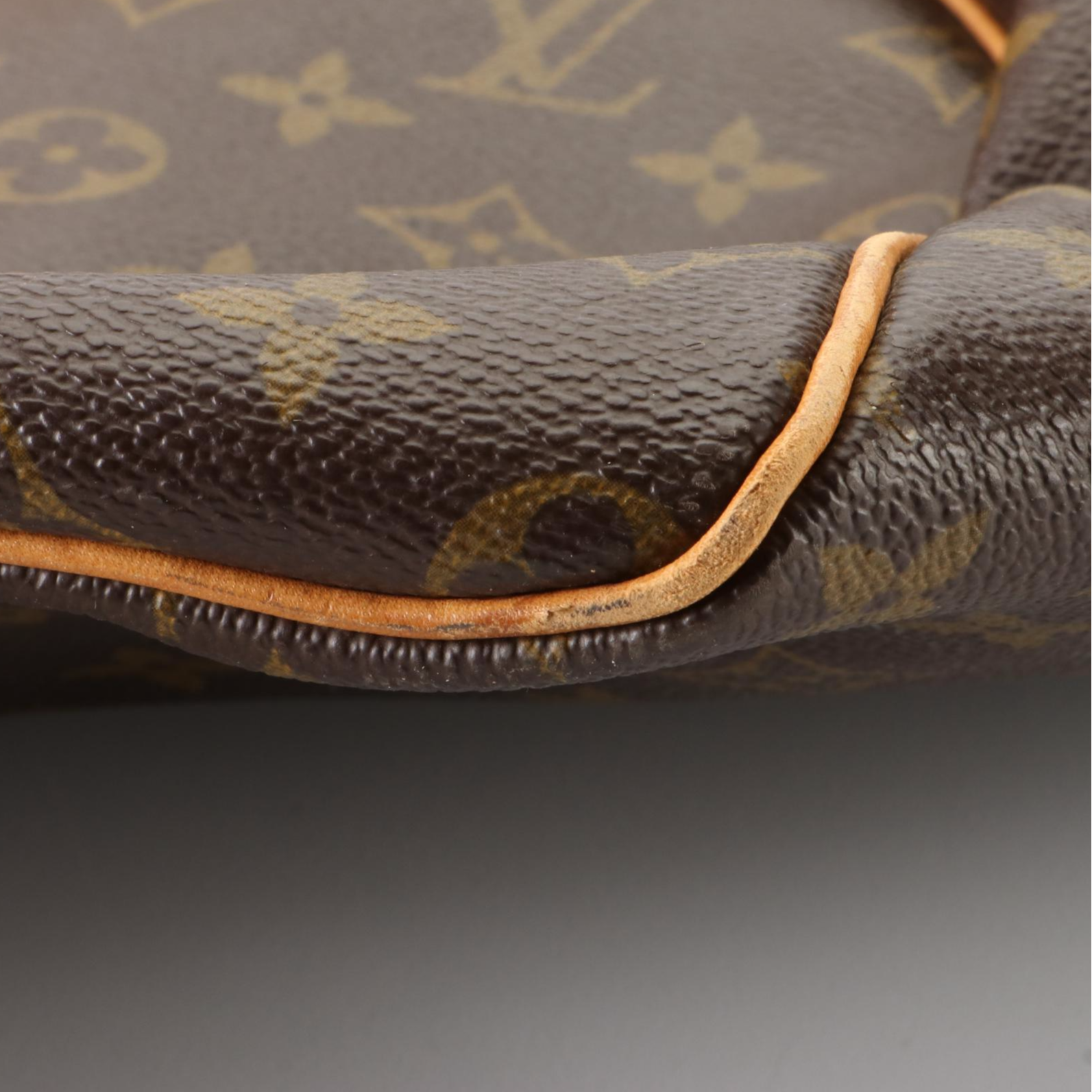 Louis Vuitton Keepall Bandolière 60 in Monogram Canvas and Vachetta Leather