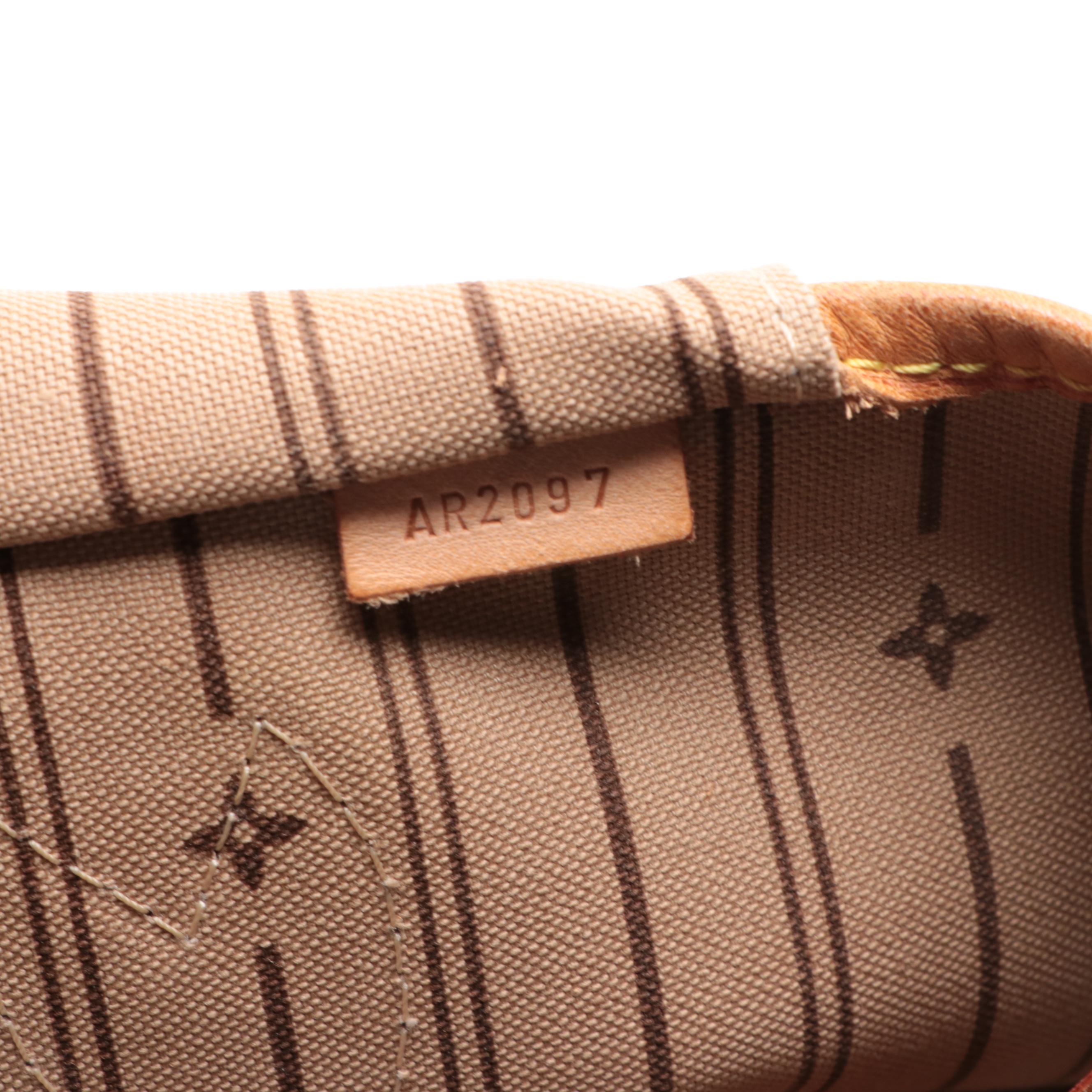 Louis Vuitton Neverfull MM in Monogram Canvas and Vachetta Leather