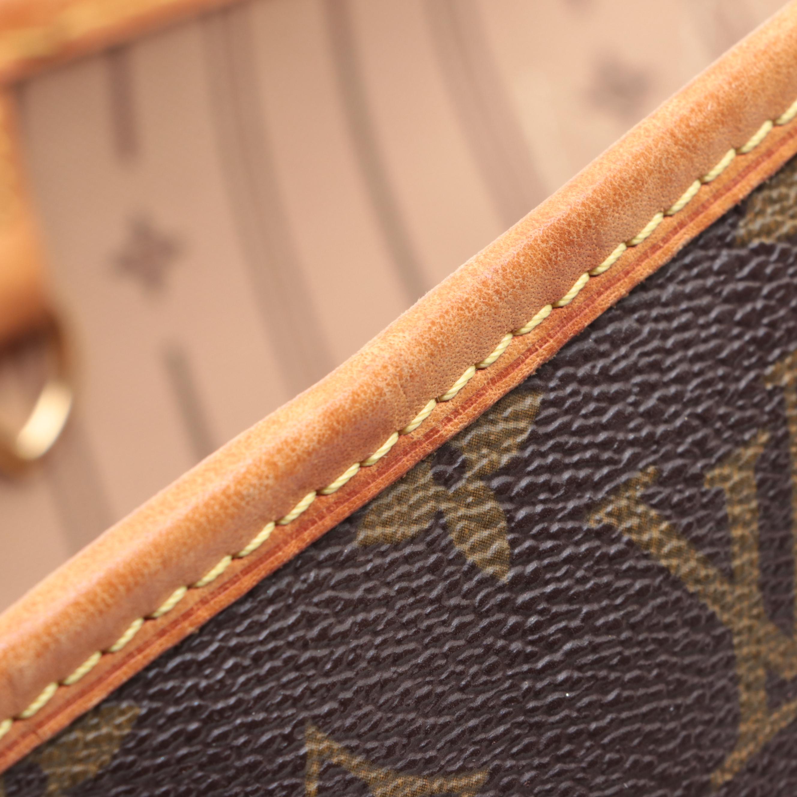 Louis Vuitton Neverfull MM in Monogram Canvas and Vachetta Leather