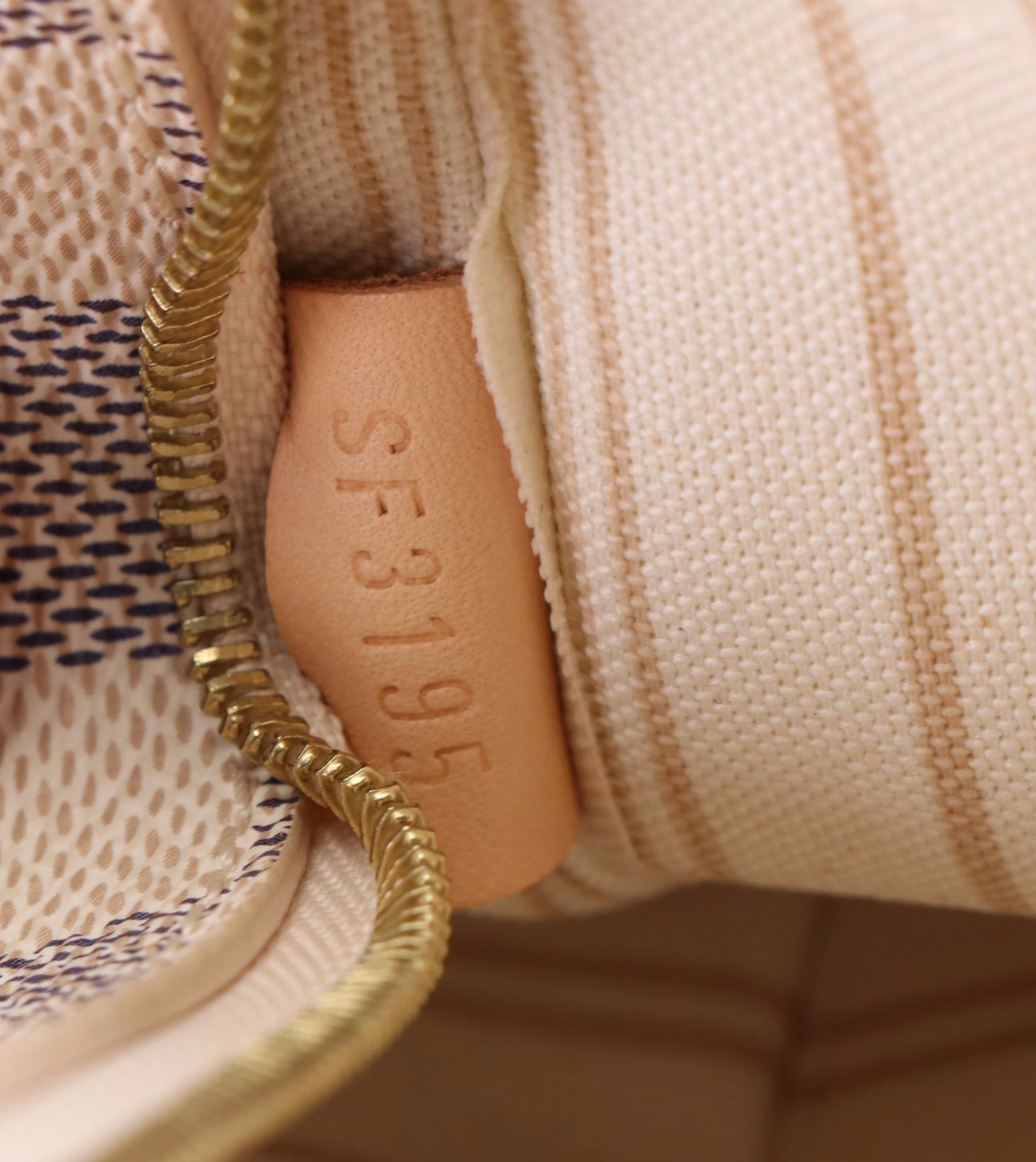 Louis Vuitton Neverfull MM in Damier Azur Canvas and Vachetta Leather with Pouch