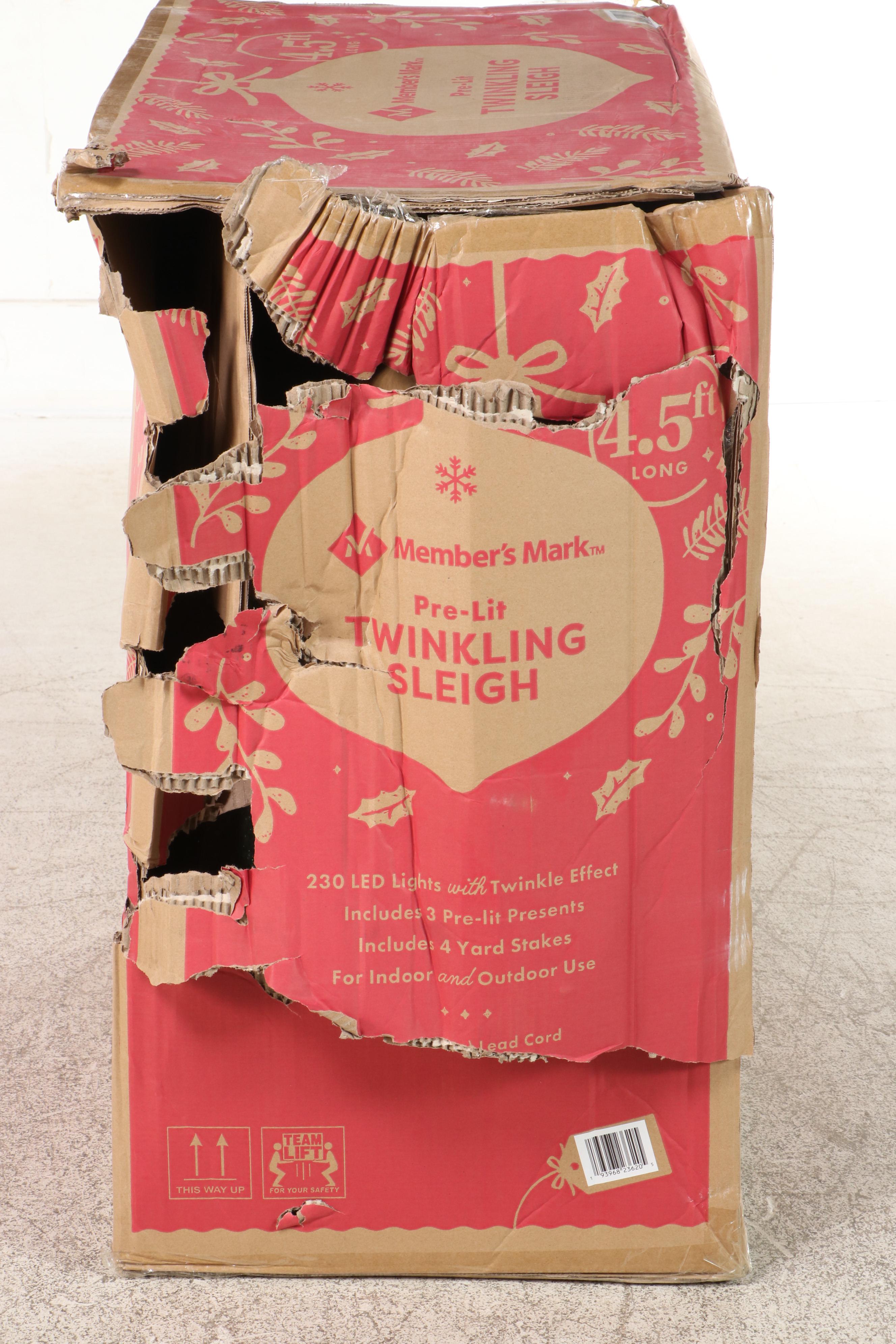 Member's Mark 4'6 LED Pre-Lit Glittering Yard Sleigh Décor