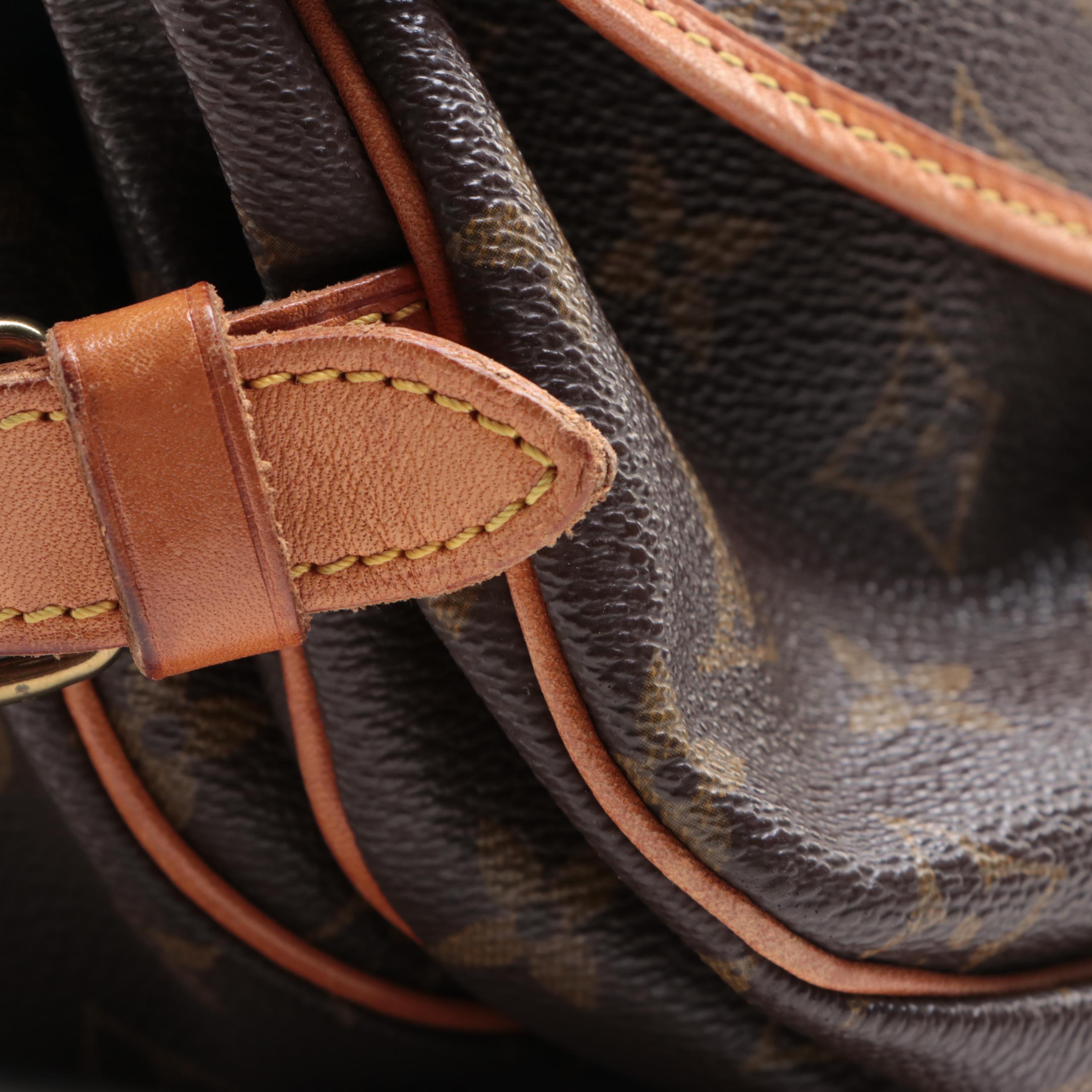 Louis Vuitton Saumur 30 Messenger Bag in Monogram Canvas and Vachetta Leather