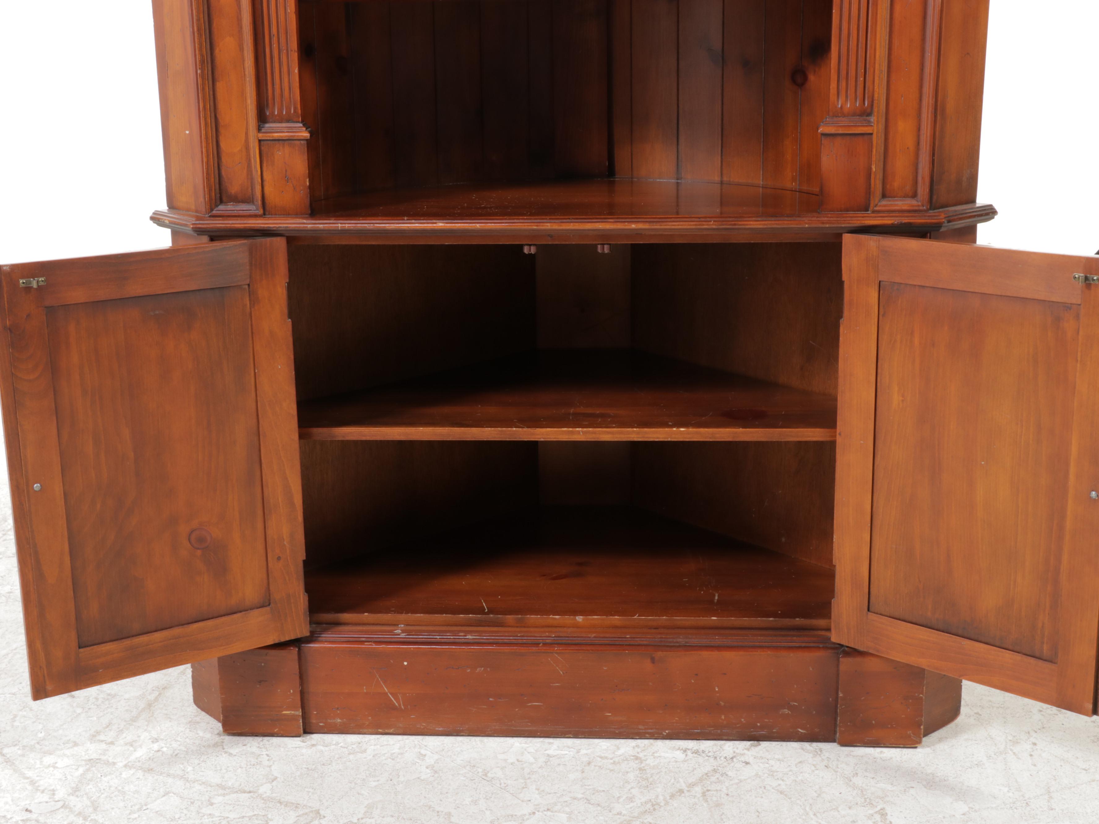 Federal Style Pine Corner Cupboard, Mid to Late 20th Century