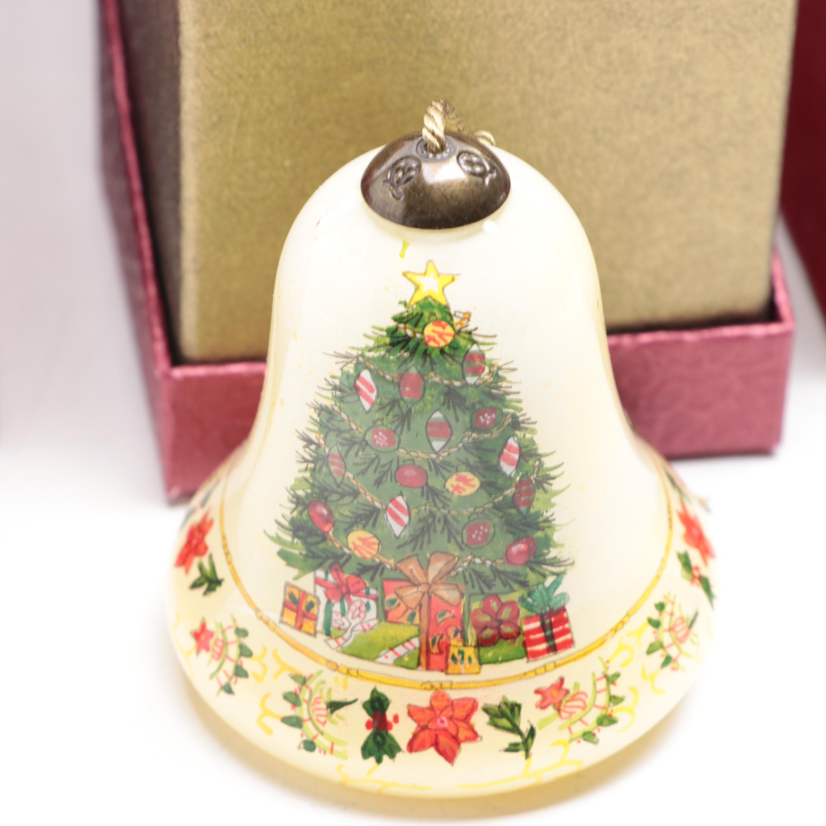 Susan Winget for Ne'Qwa Art Ornaments with Other Ne'Qwa Art Glass Ornaments