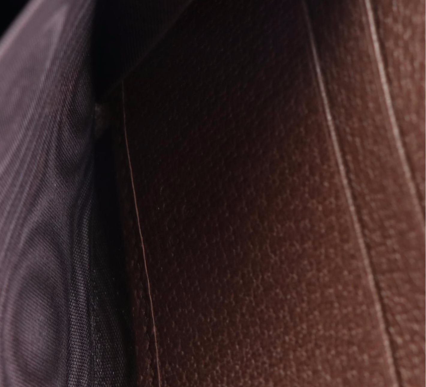 Gucci GG Supreme Canvas Courier Zip-Around Wallet