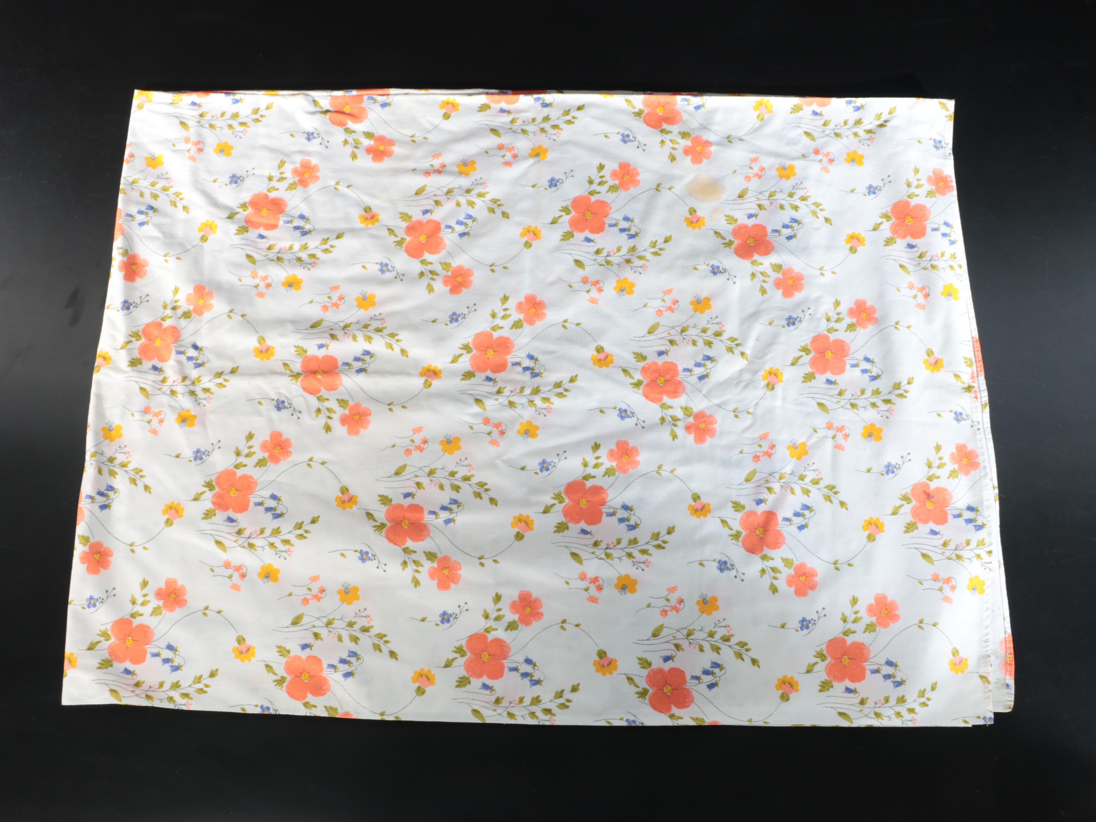 Vera with Other Printed Tablecloths, Placemats and Napkins