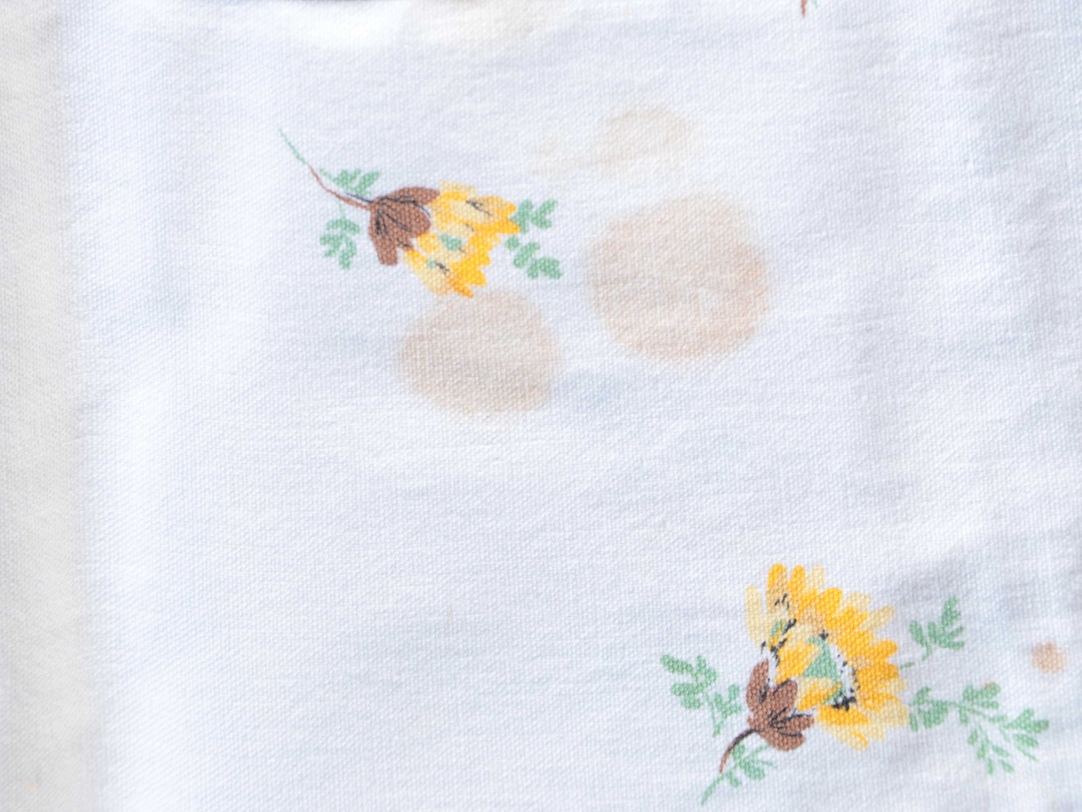 Vera with Other Printed Tablecloths, Placemats and Napkins