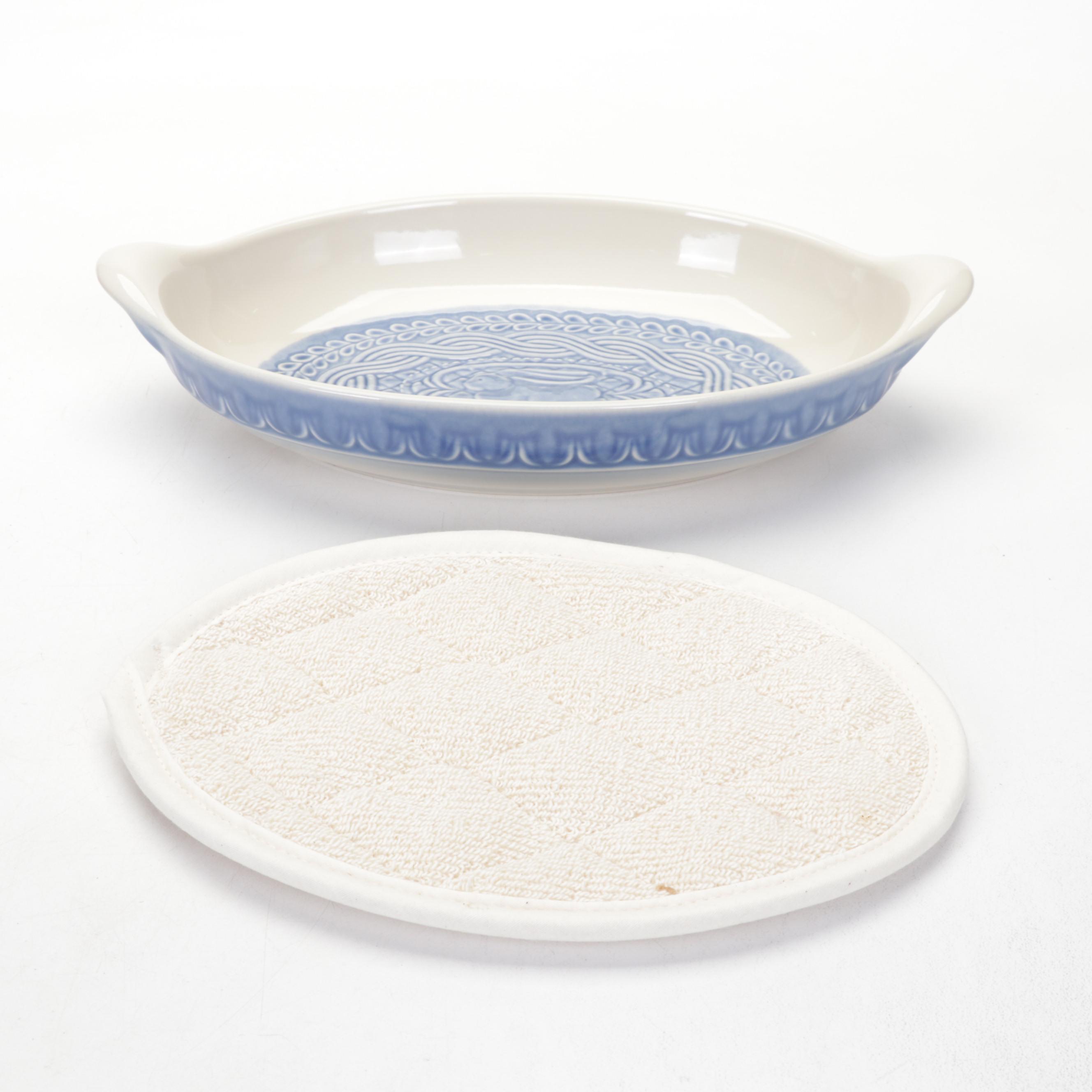 Longaberger Baskets, Casserole Dishes, 9x13 Pyrex Dish with Basket and Stand