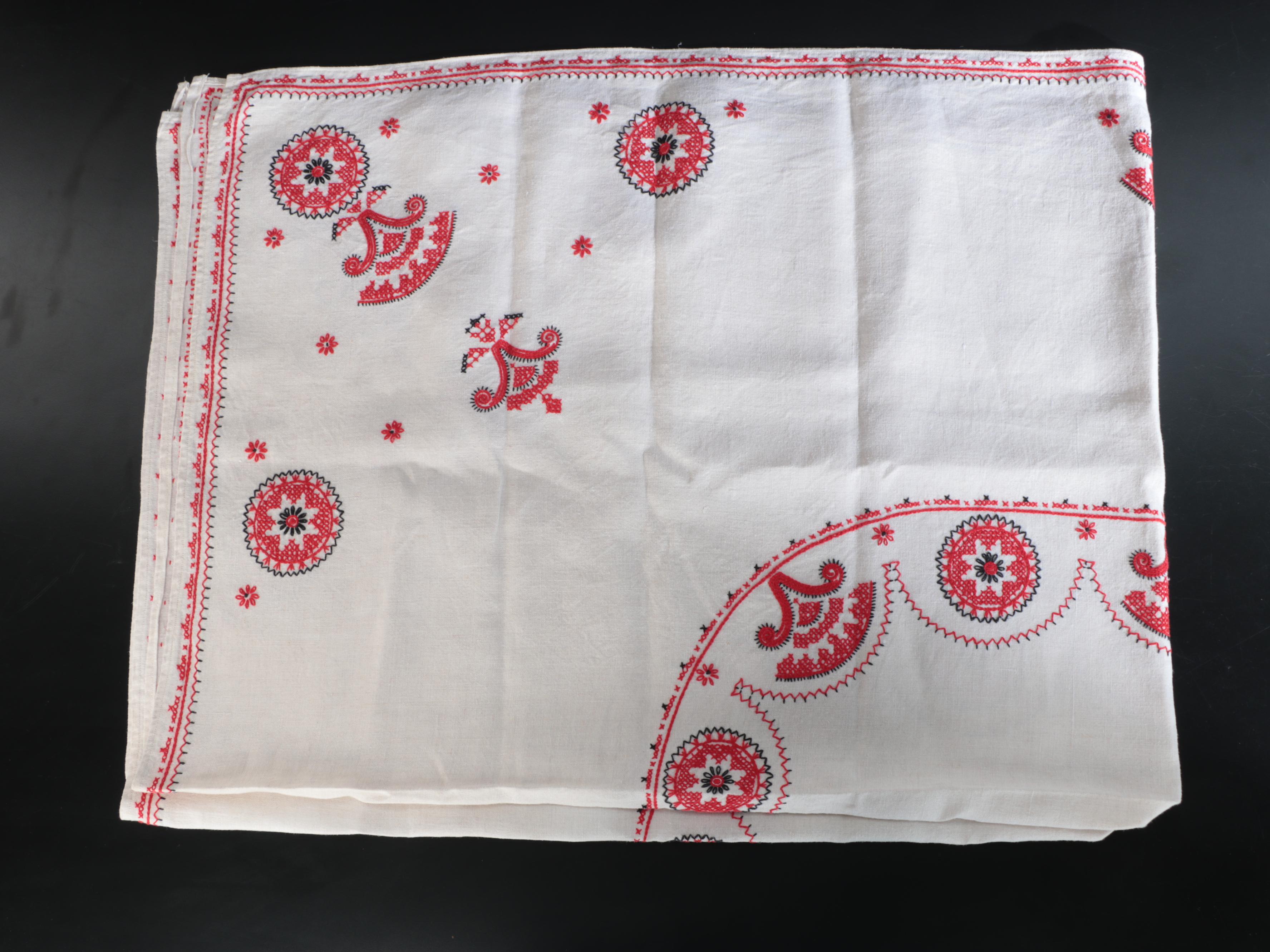 Lace Edge Napkins with Embroidered and Other Table Linens, 20th Century