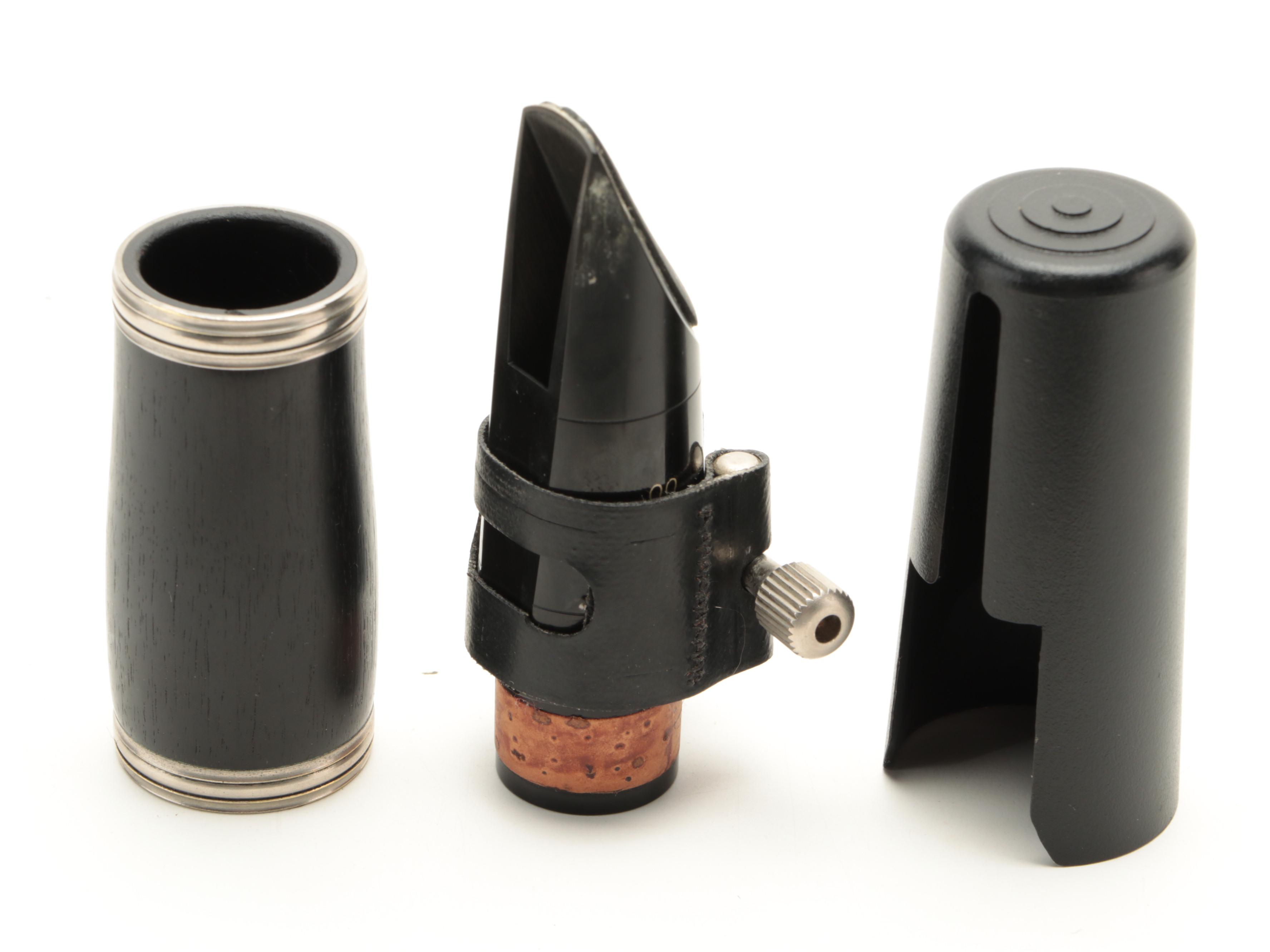 Selmer Signet Soloist 100 Clarinet with Vandoren Mouthpiece in Case