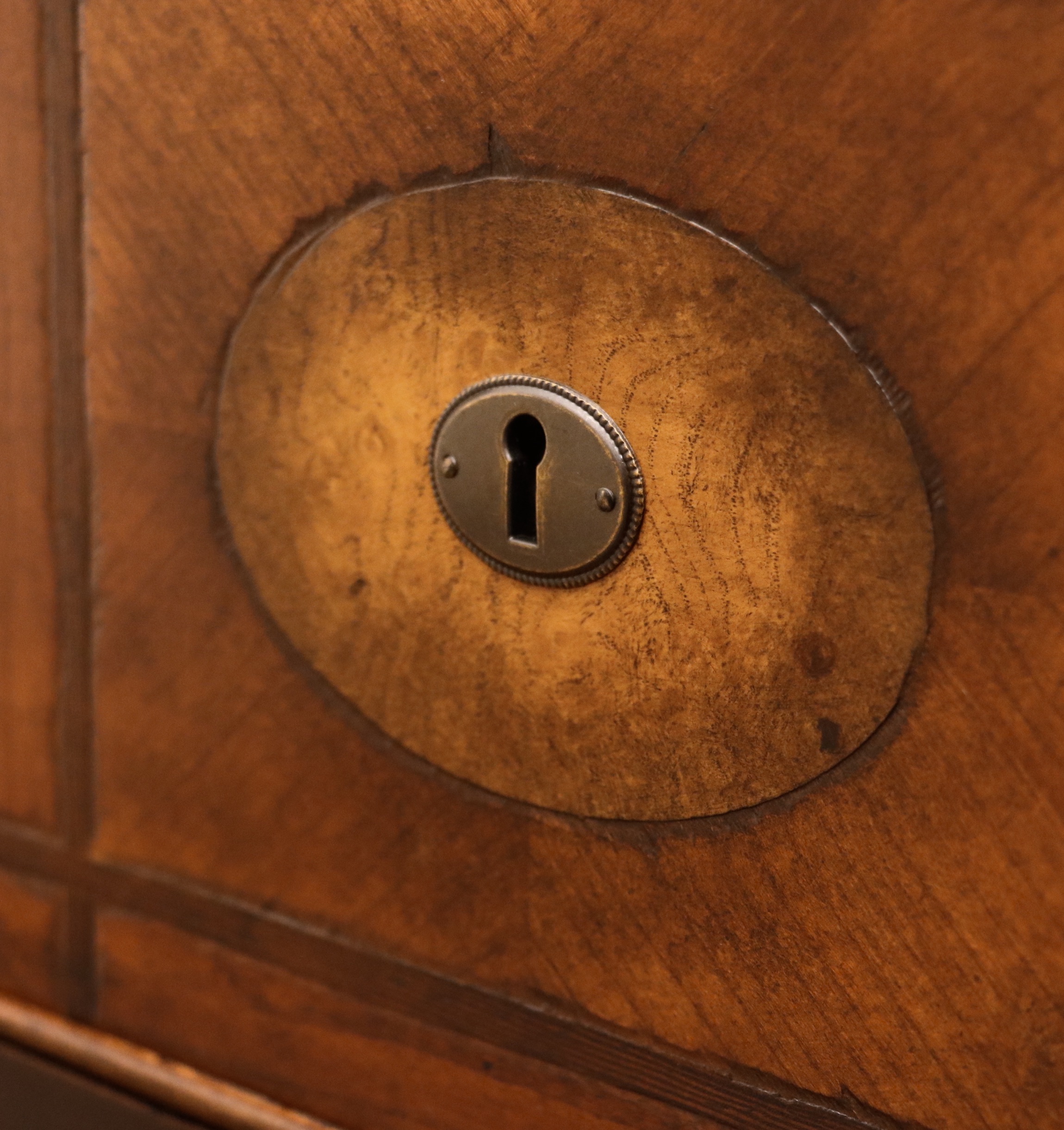 Ethan Allen "Eastgate" Marquetry Style Accented Antiqued Chest of Drawers