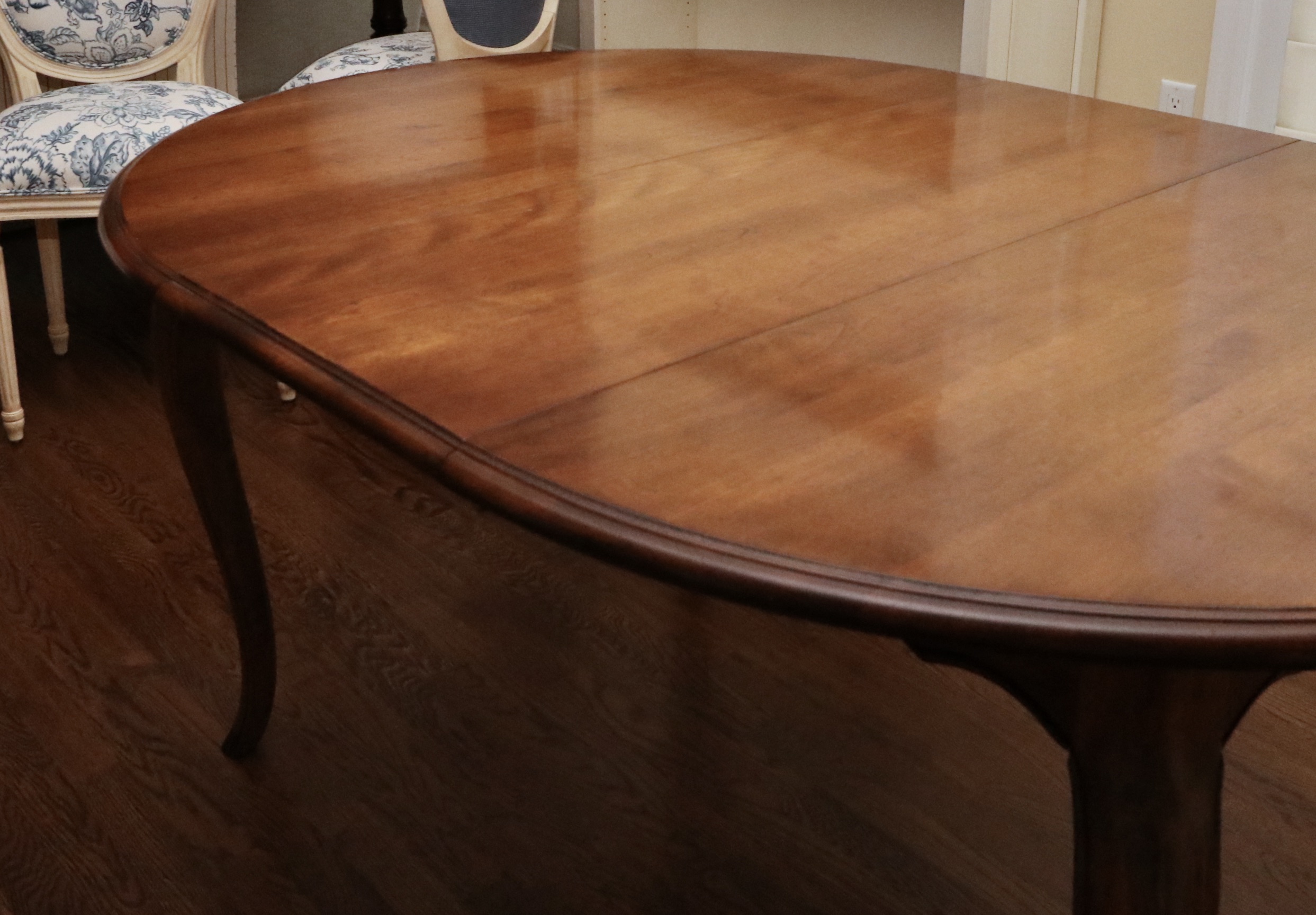 Ethan Allen "Country French" Dining Table and "Josephine" Medallion Back Chairs