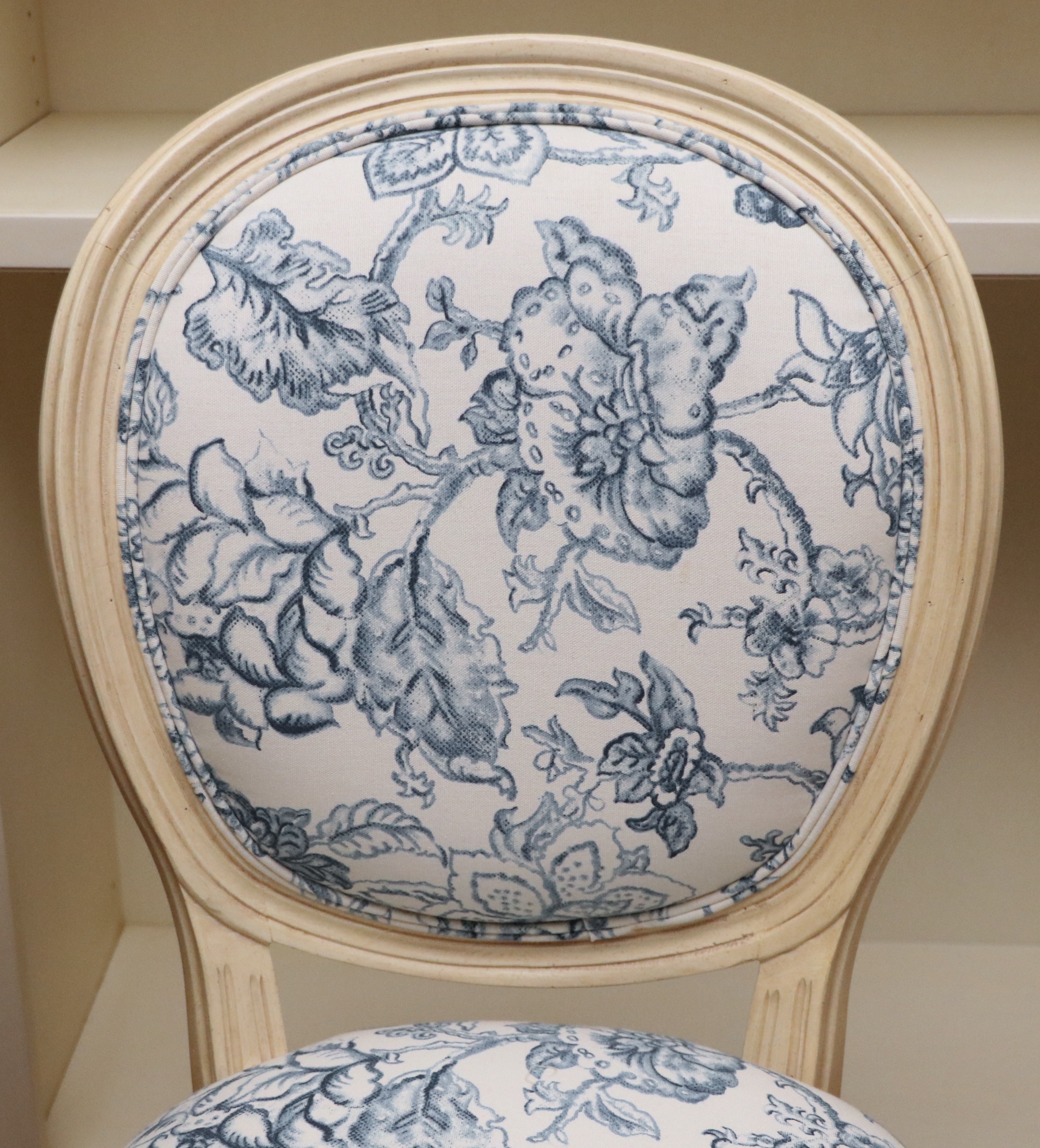 Ethan Allen "Country French" Dining Table and "Josephine" Medallion Back Chairs