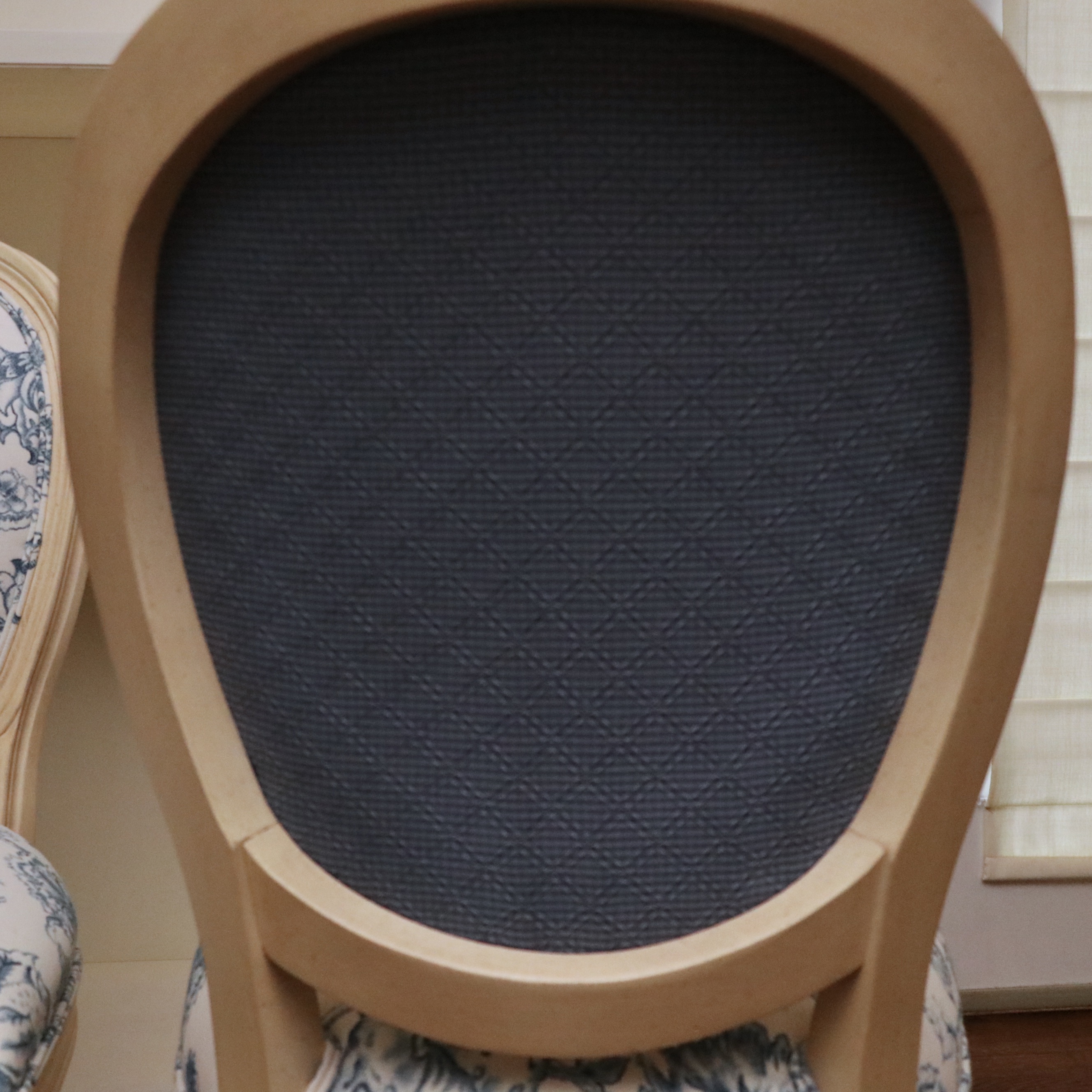 Ethan Allen "Country French" Dining Table and "Josephine" Medallion Back Chairs