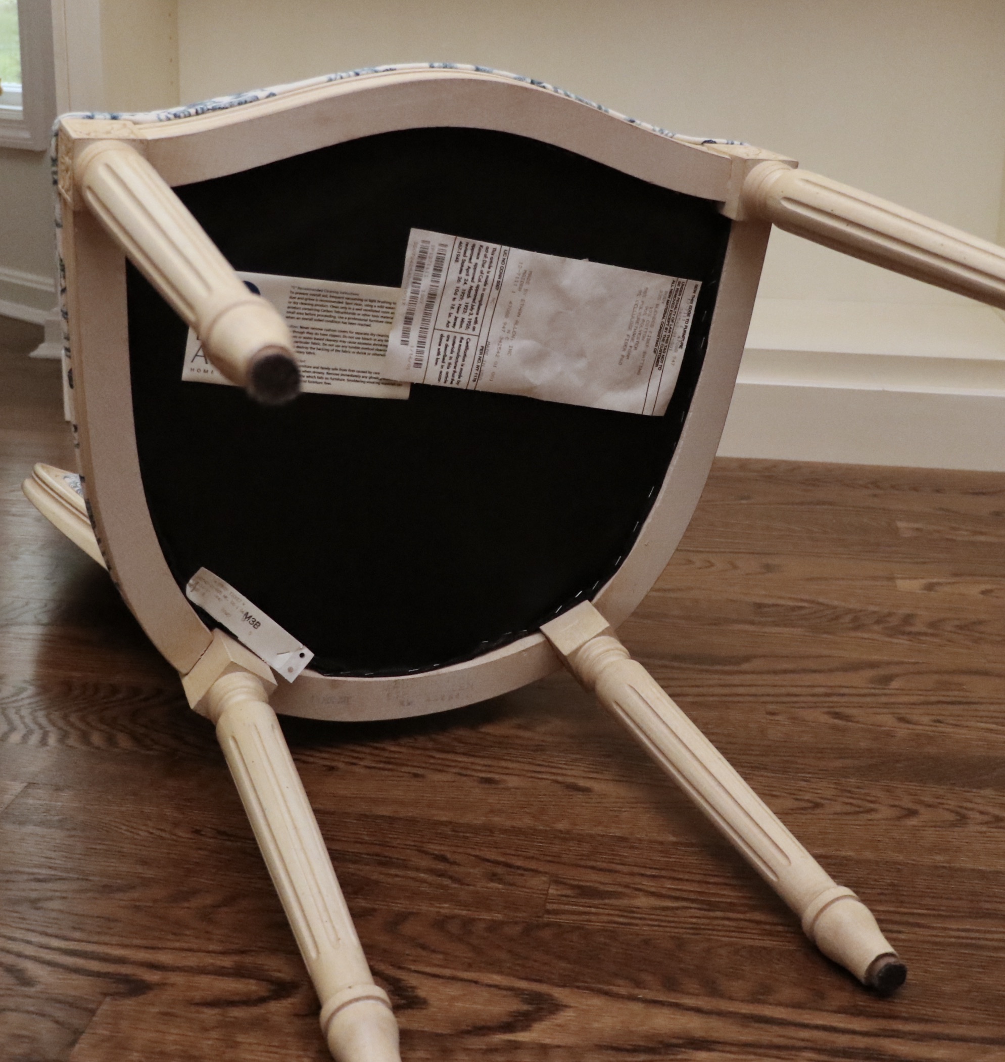 Ethan Allen "Country French" Dining Table and "Josephine" Medallion Back Chairs