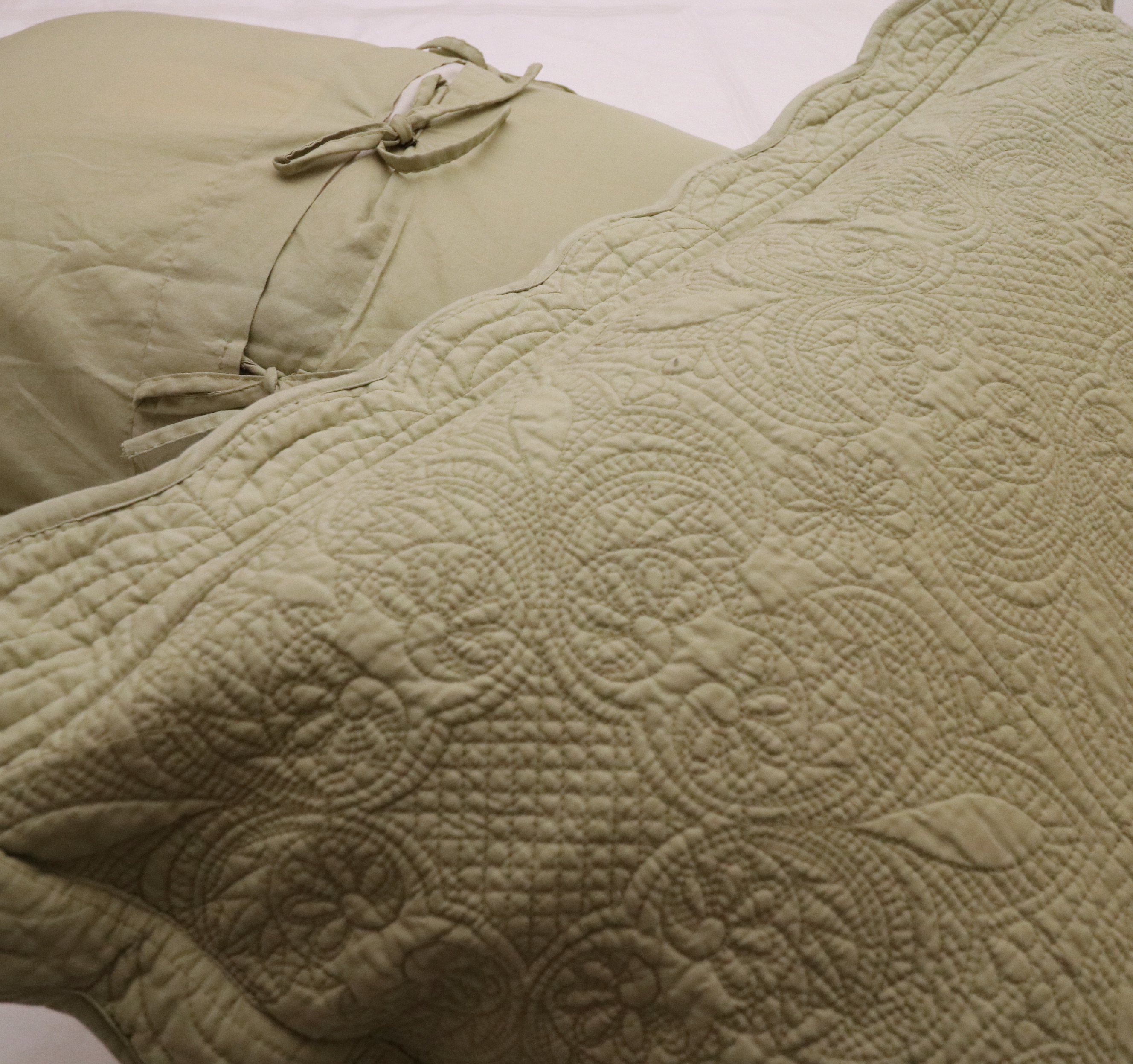 Elliott's Designs Ivory Enameled Iron Campaign Style Queen Bed and Side Table