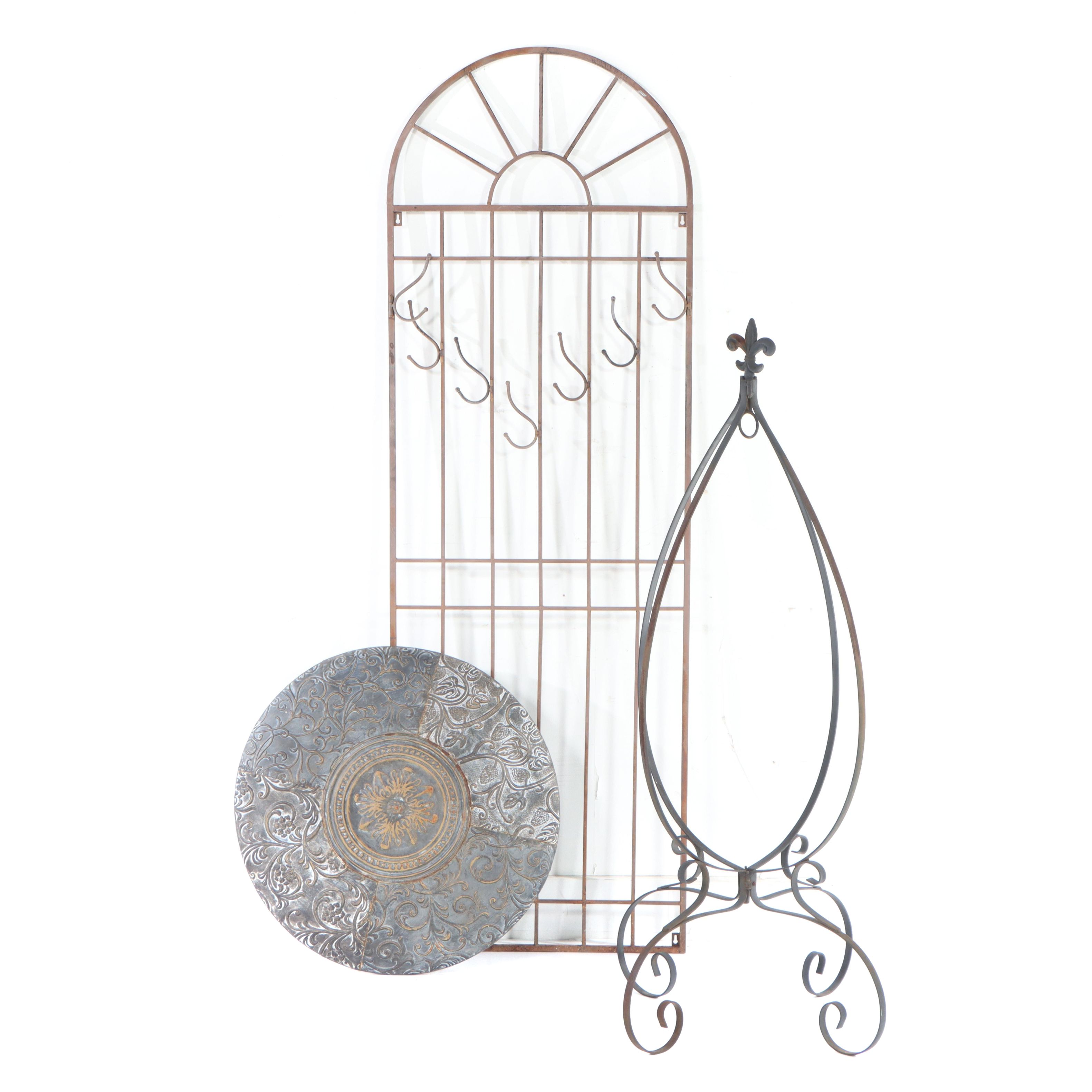 Metal Garden Trellis with Obelisk and Medallion