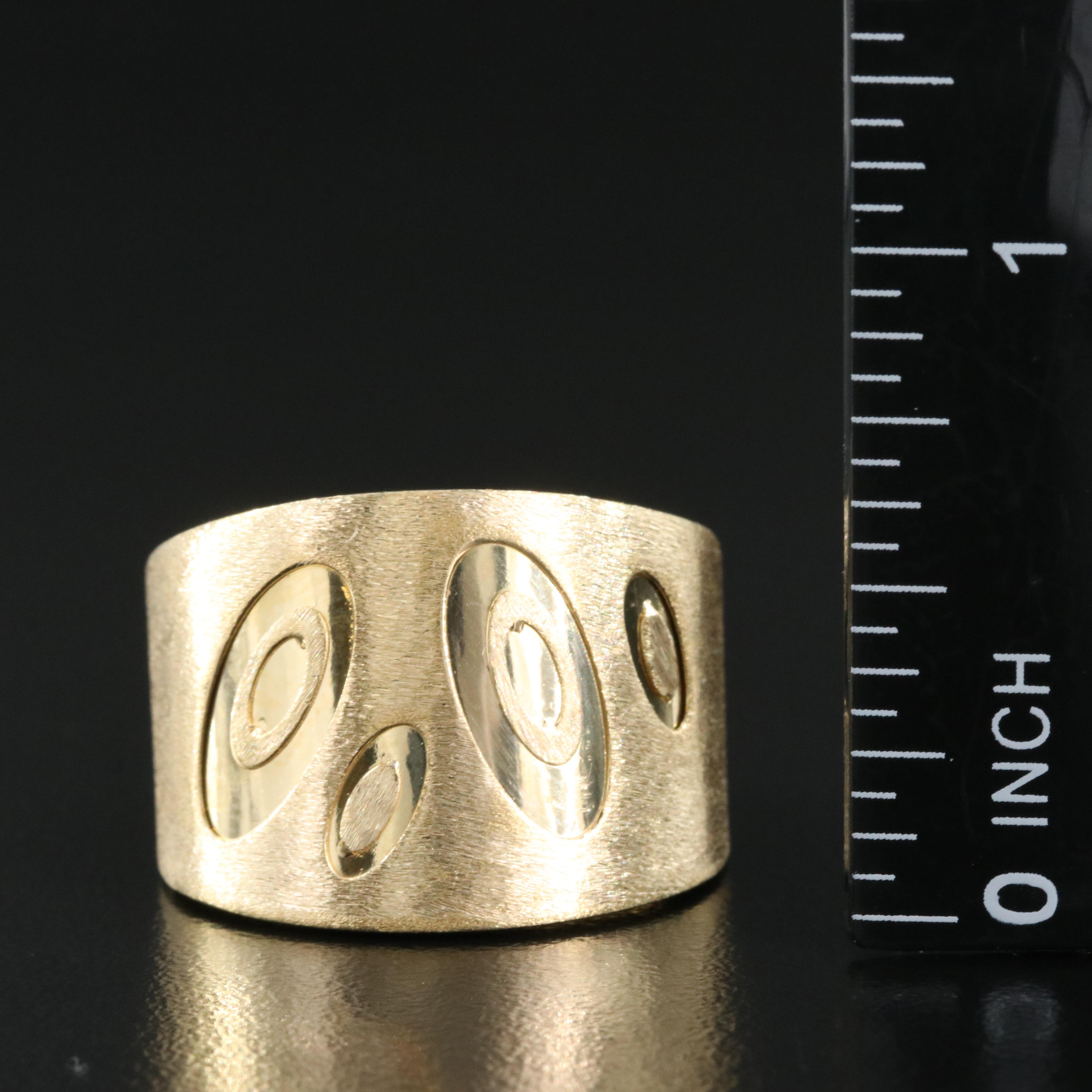 18K Tapered Cigar Band with Textured Finish