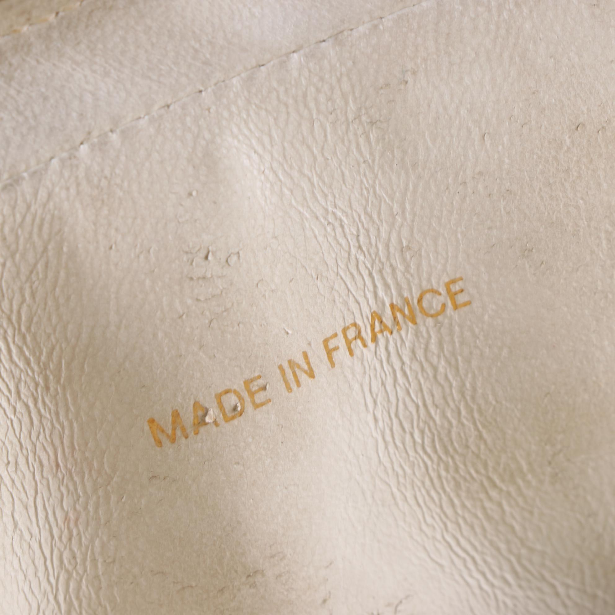 Chanel Shoulder Bag in Quilted Caviar Leather with Box