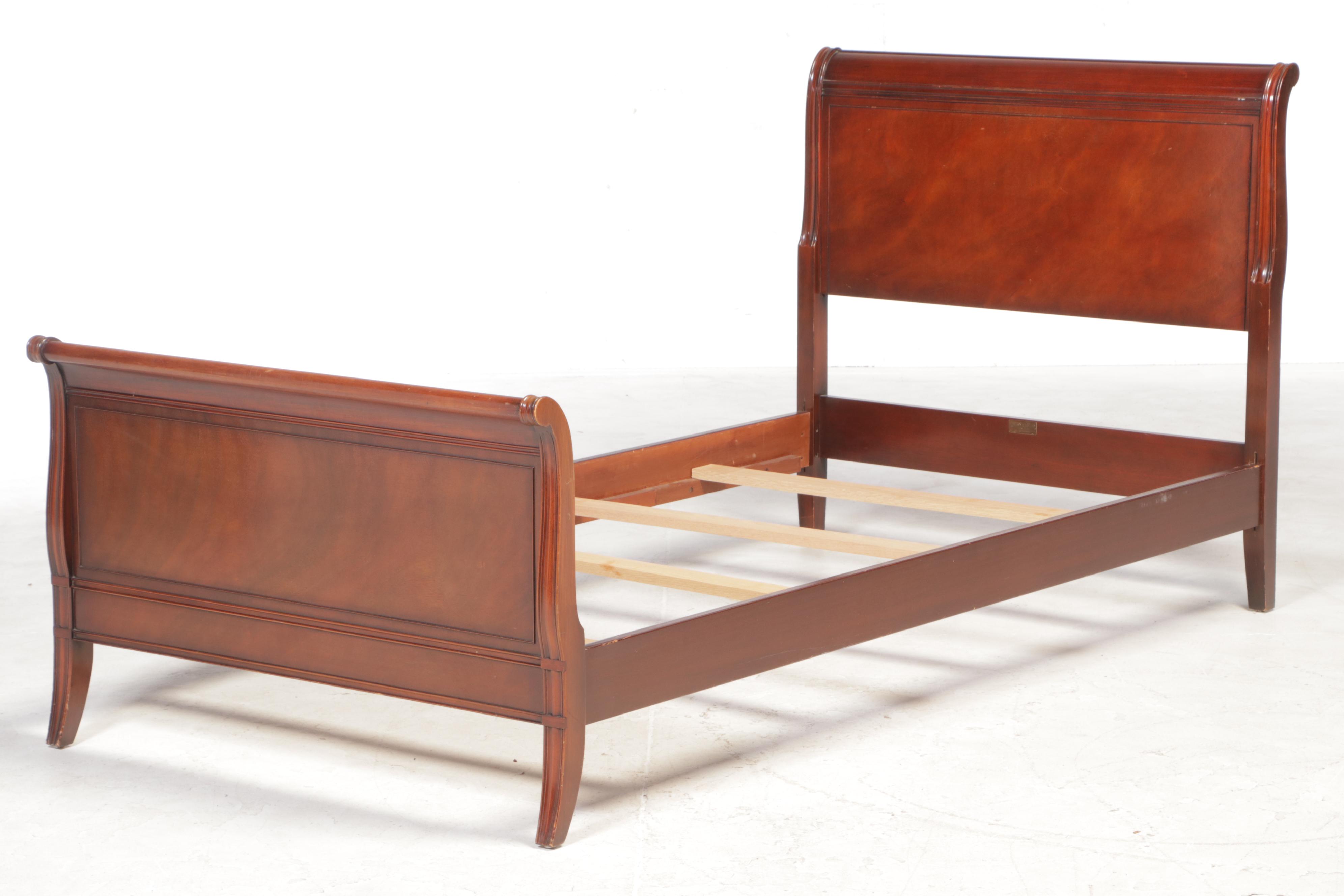 Pair of Fallon & Hellen of Baltimore Mahogany Twin Size Sleigh Beds, circa 1940