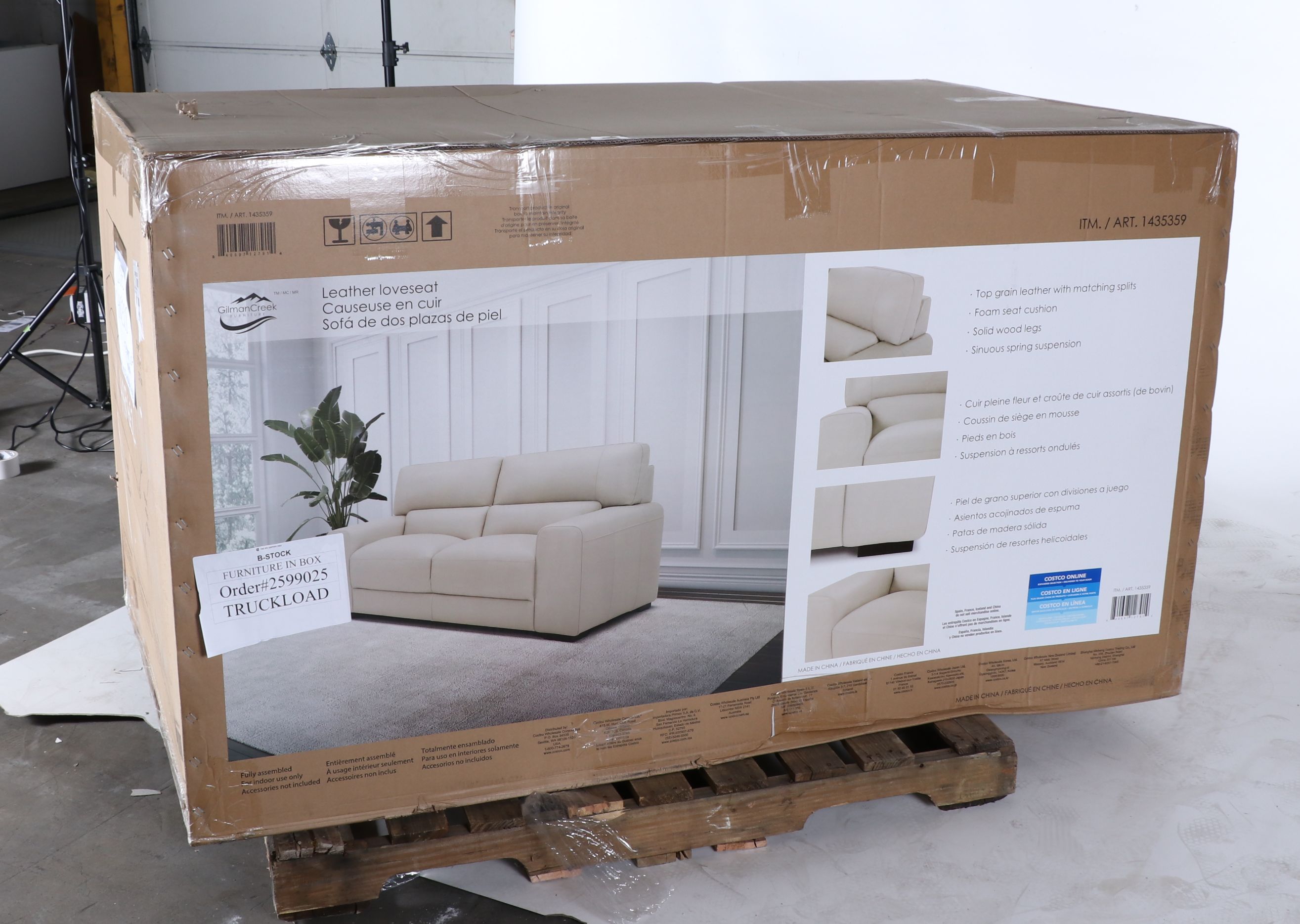 Gilman Creek Furniture Rawlins Leather Loveseat