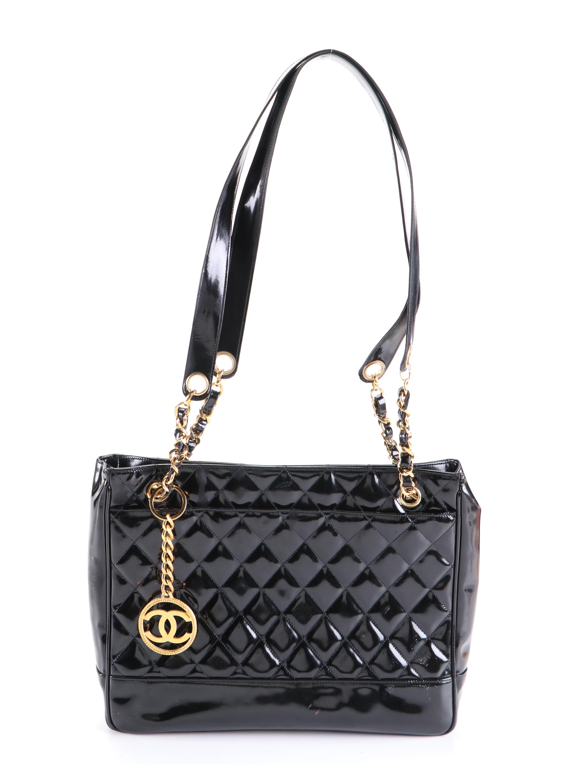Chanel CC Shoulder Bag in Black Quilted Patent Leather