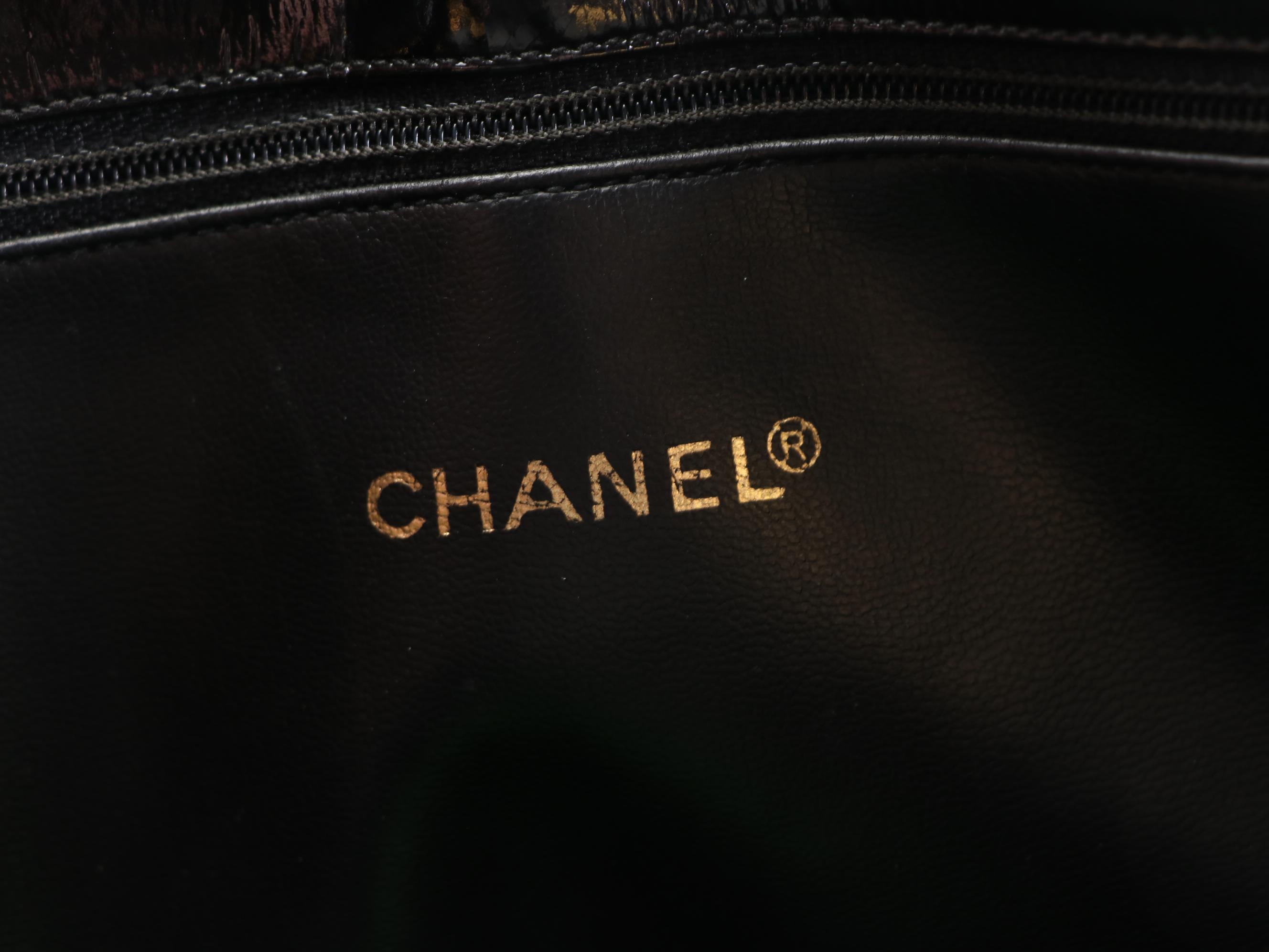 Chanel CC Shoulder Bag in Black Quilted Patent Leather