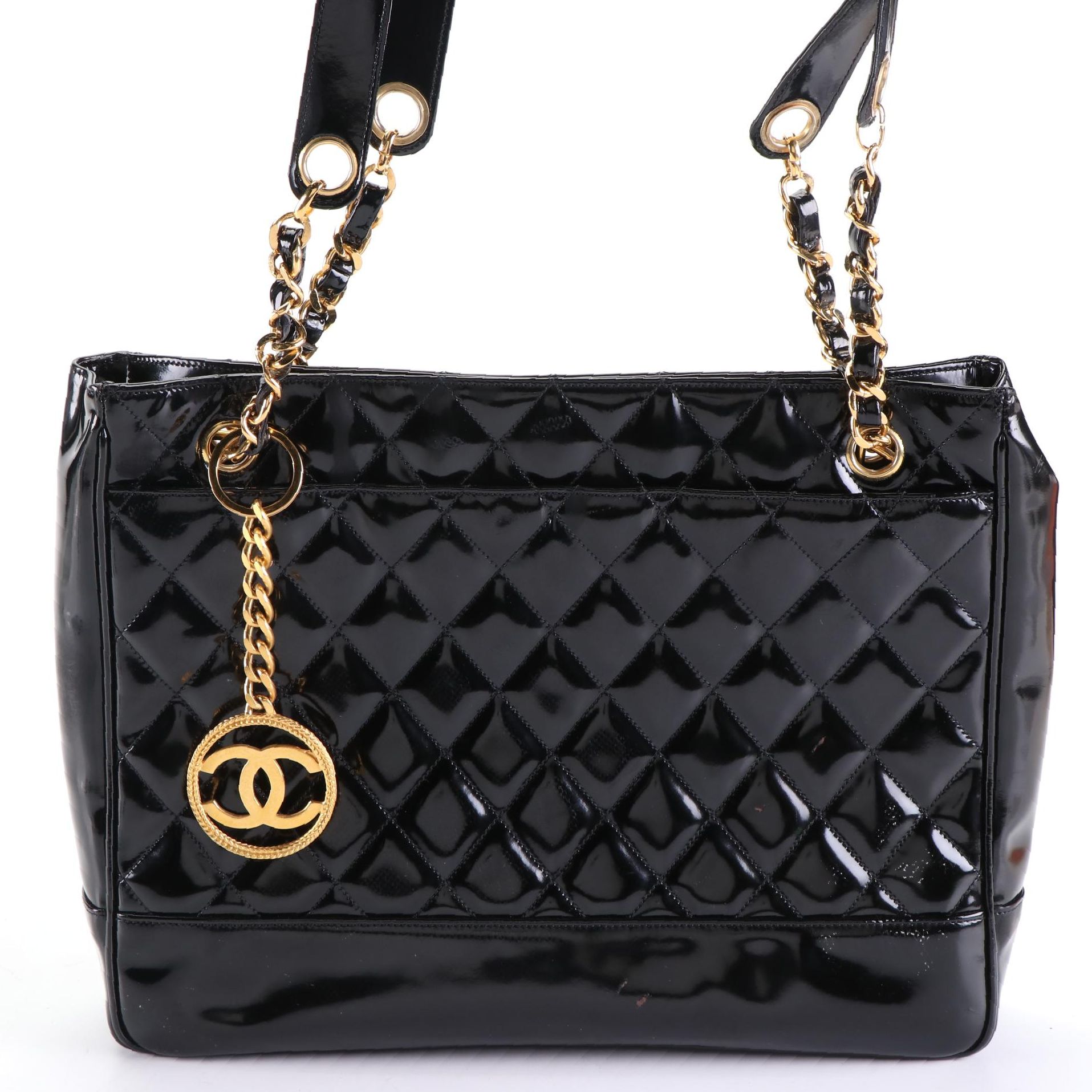 Chanel CC Shoulder Bag in Black Quilted Patent Leather