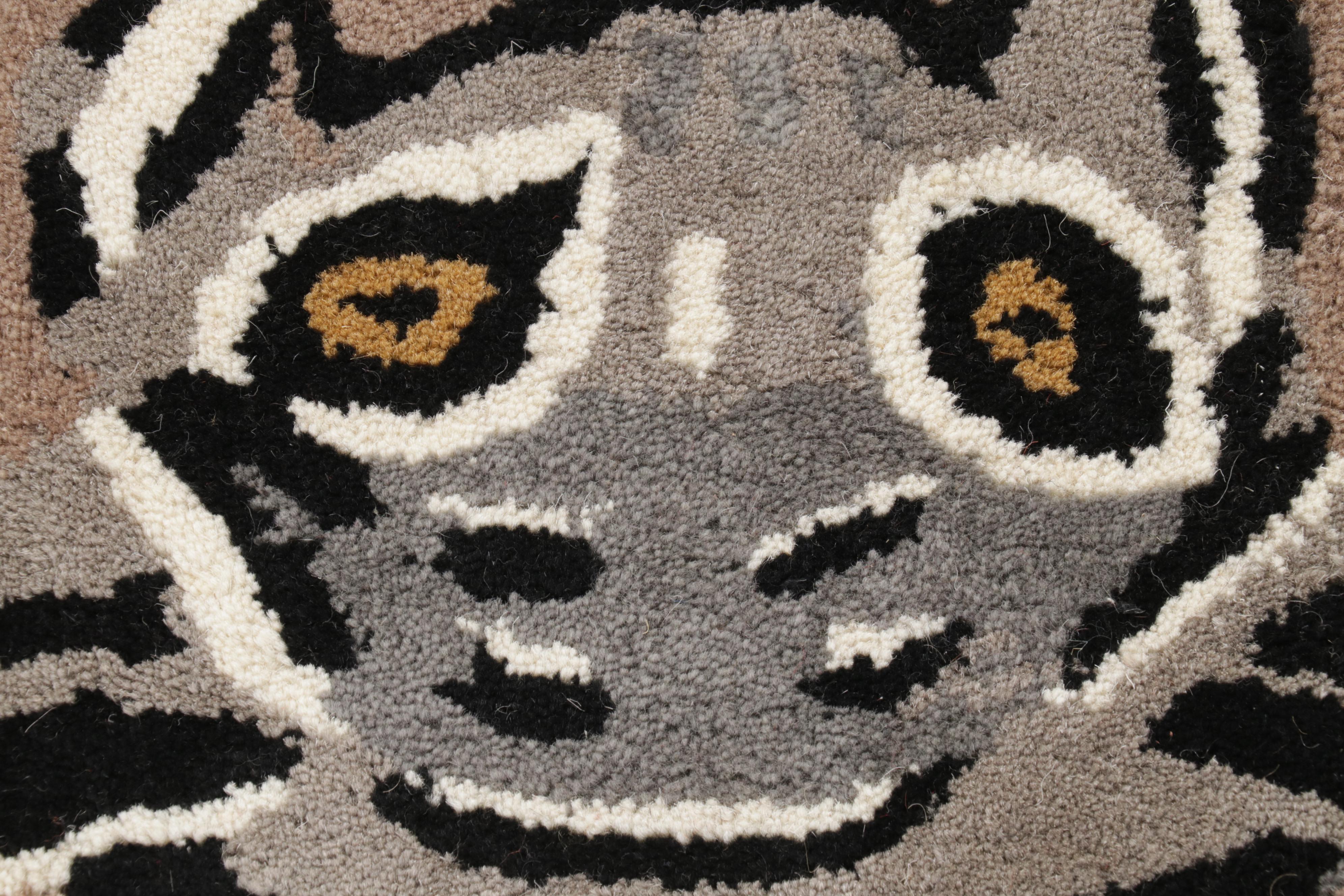 3' x 4'11 Hand-Tufted Pictorial White Tiger Form Accent Rug