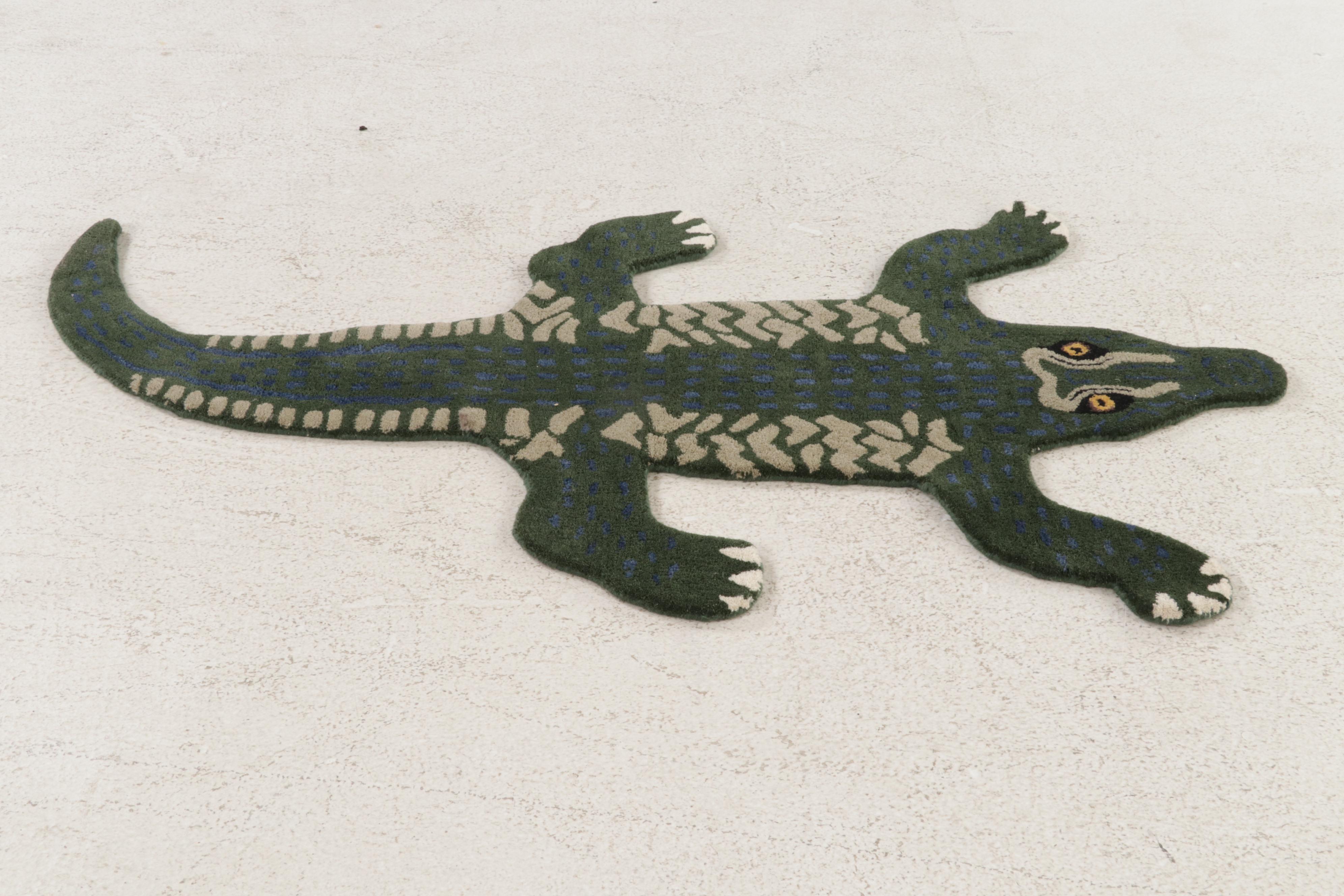 2'10 x 5' Hand-Tufted Pictorial Crocodile Form Accent Rug