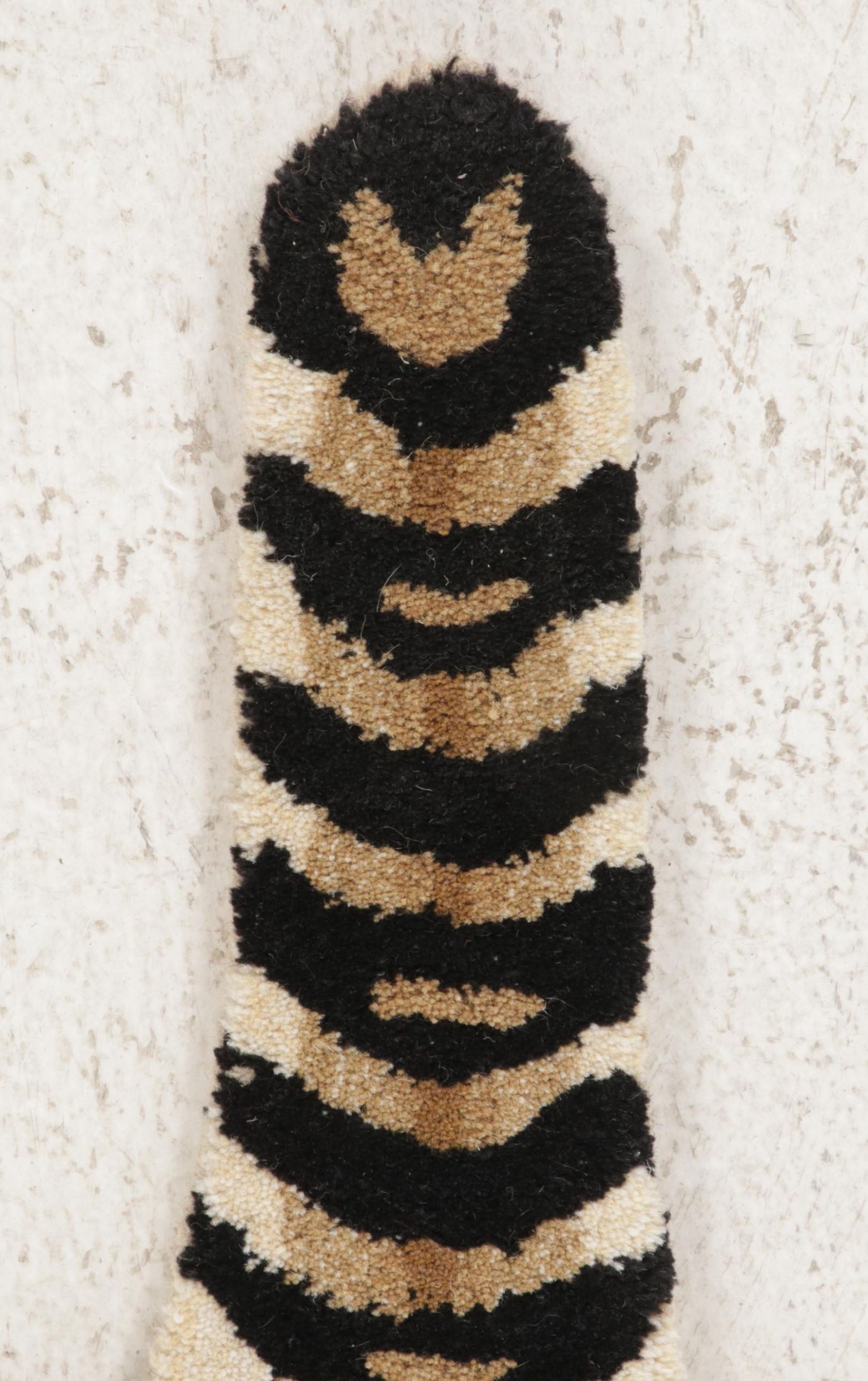 3' x 4'10 Hand-Tufted Pictorial Tiger Form Accent Rug