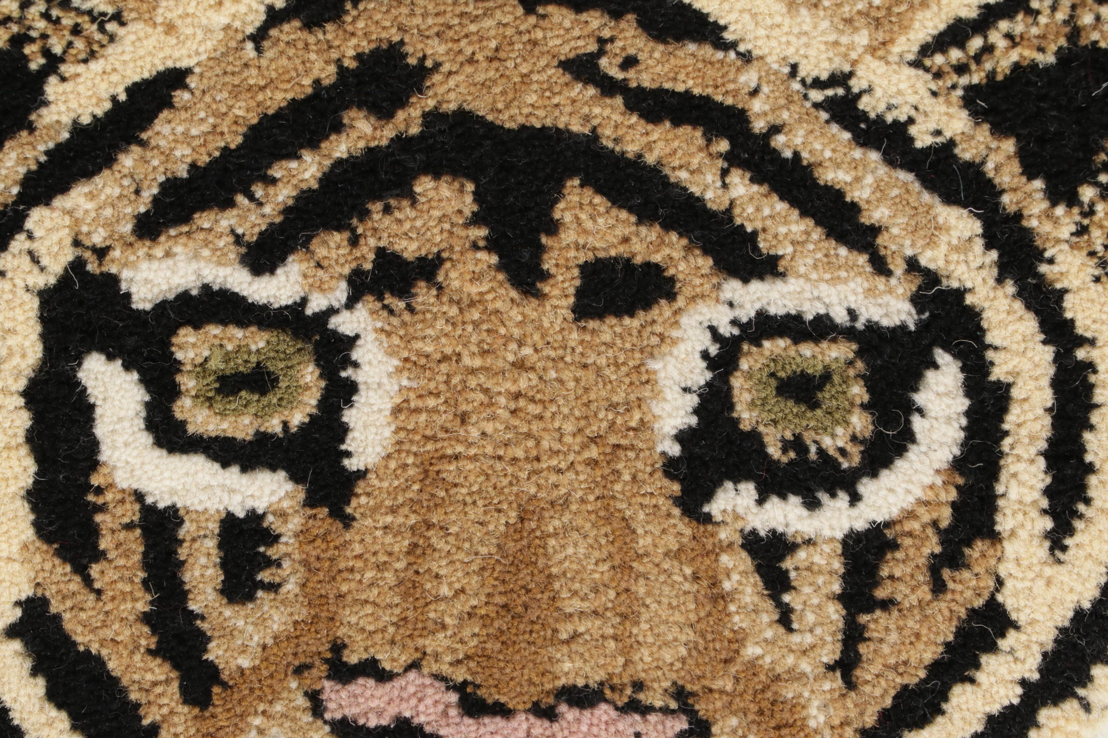 3' x 4'10 Hand-Tufted Pictorial Tiger Form Accent Rug
